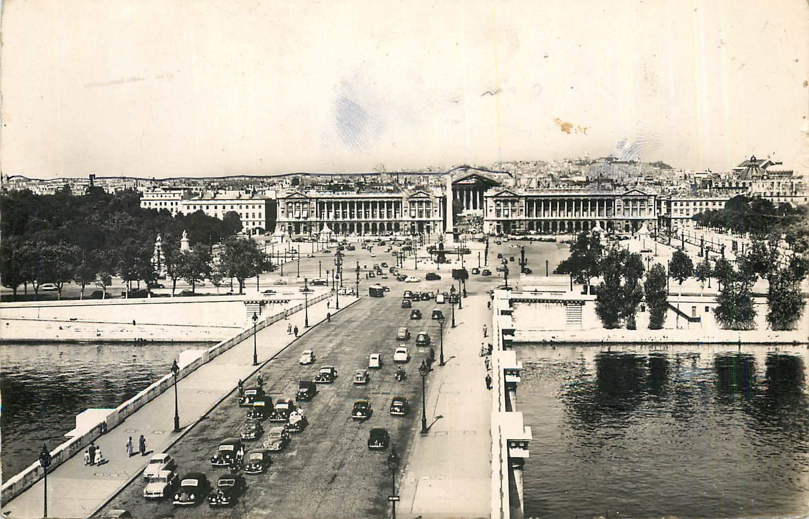 CPM Paris le pont et la place de la Concorde