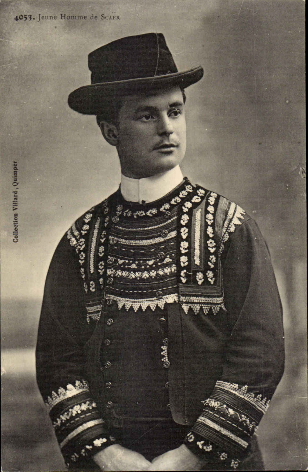 CPA Young man of Scaer Brittany (folklore costume)