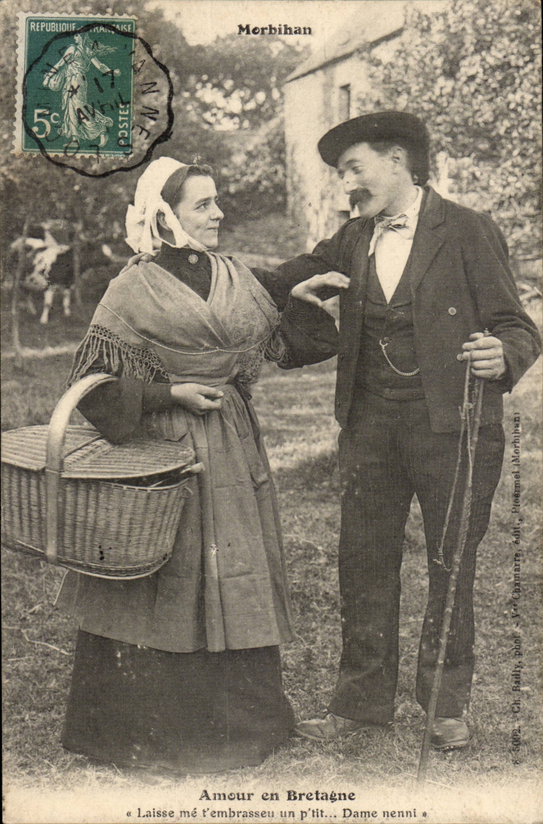 CPA Morbihan Love in Brittany (folklore costume)