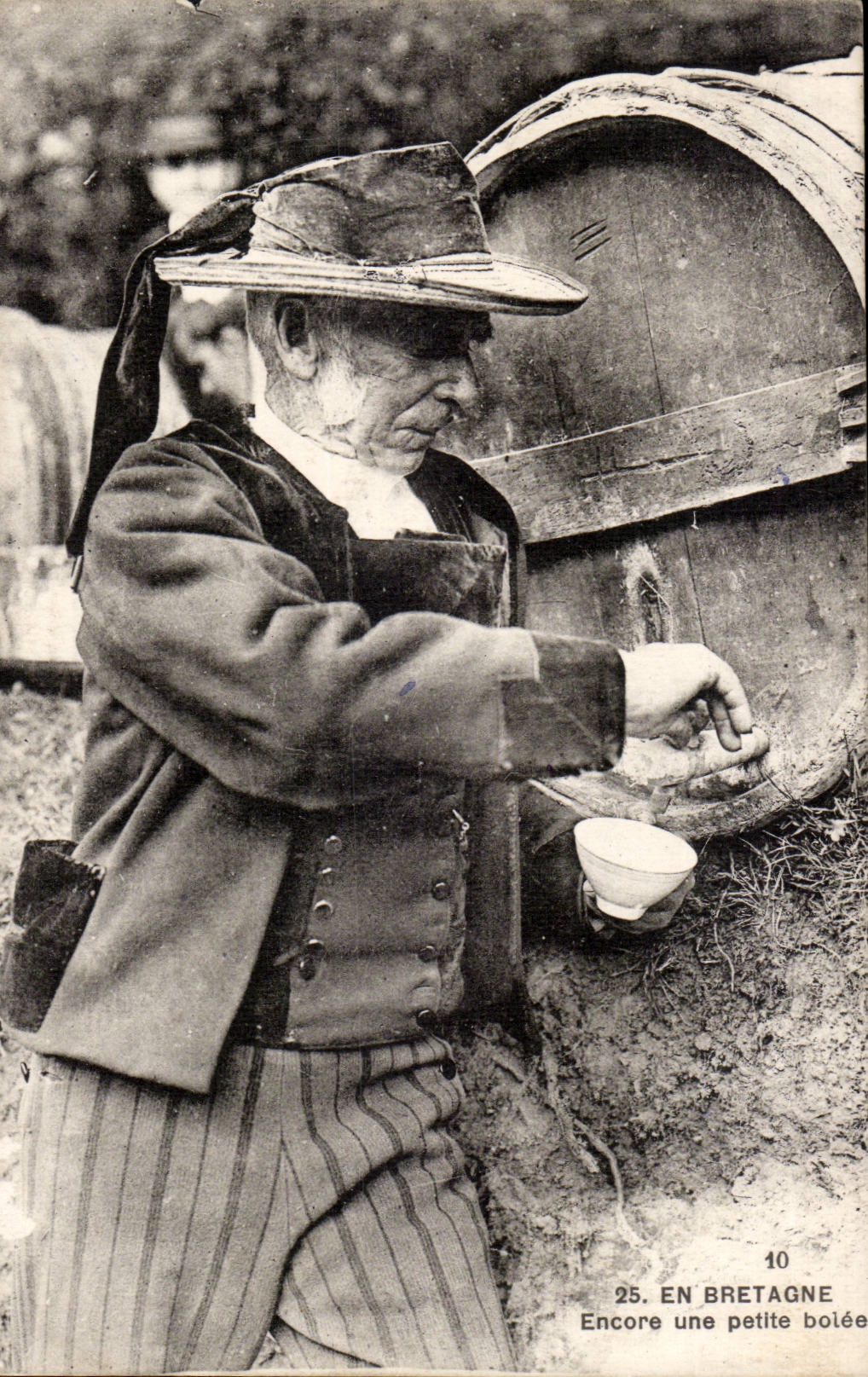 CPA Still a small bowlful Brittany (folklore costume)