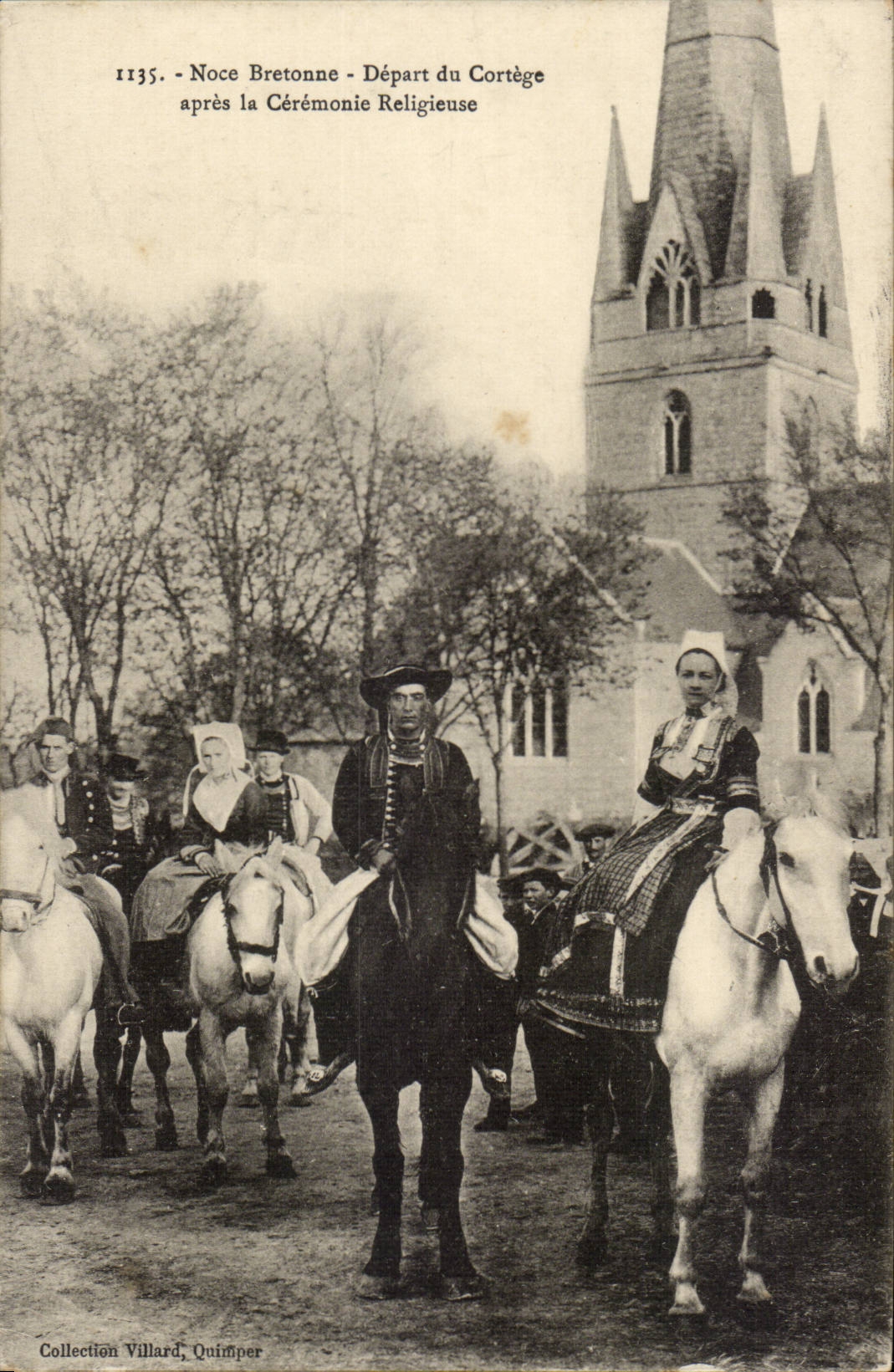 CPA Breton Wedding Departure of the procession after the caremonie religious Brittany (folklore costume)