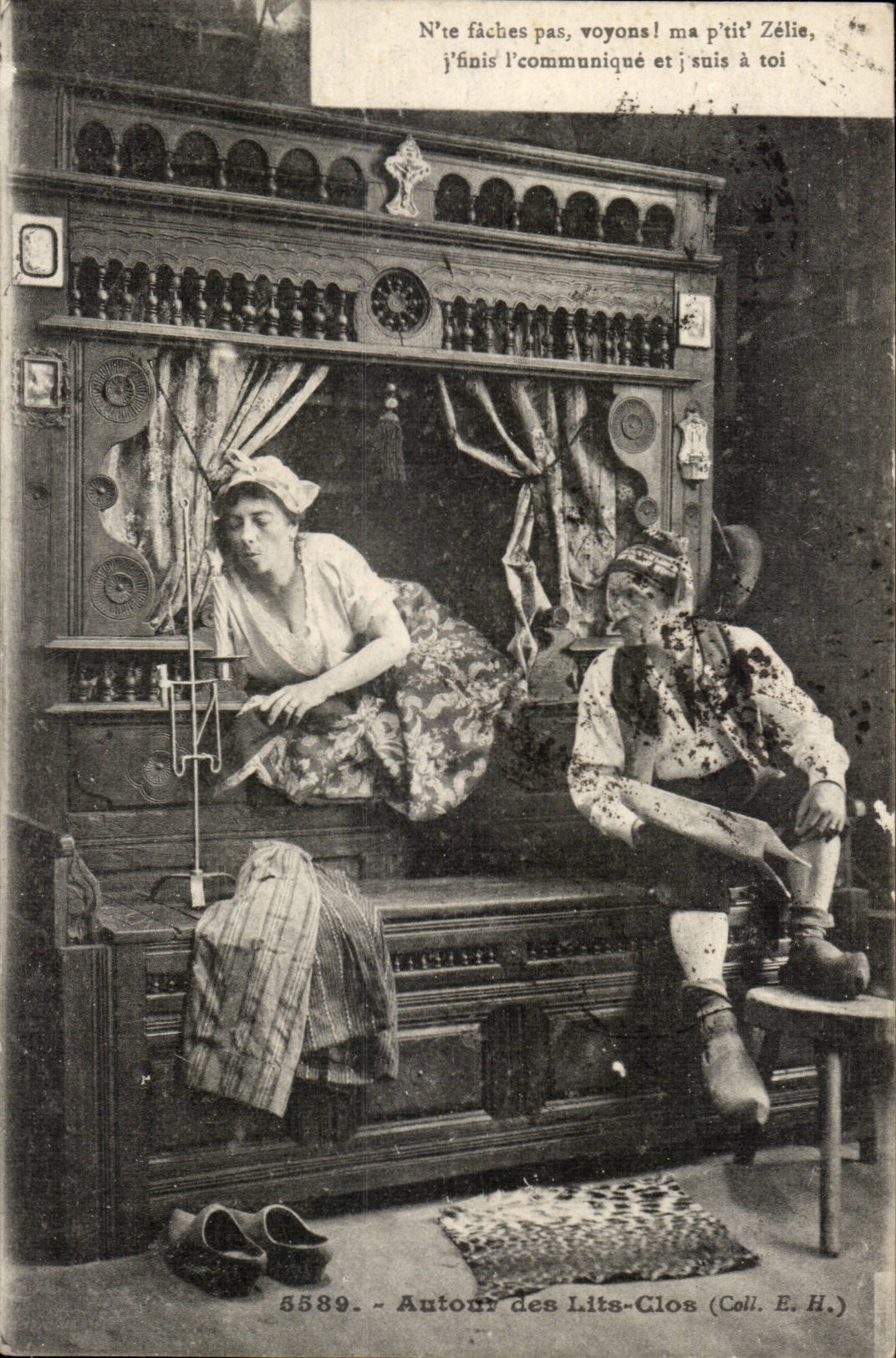 CPA Around the closed beds Brittany (folklore costume)