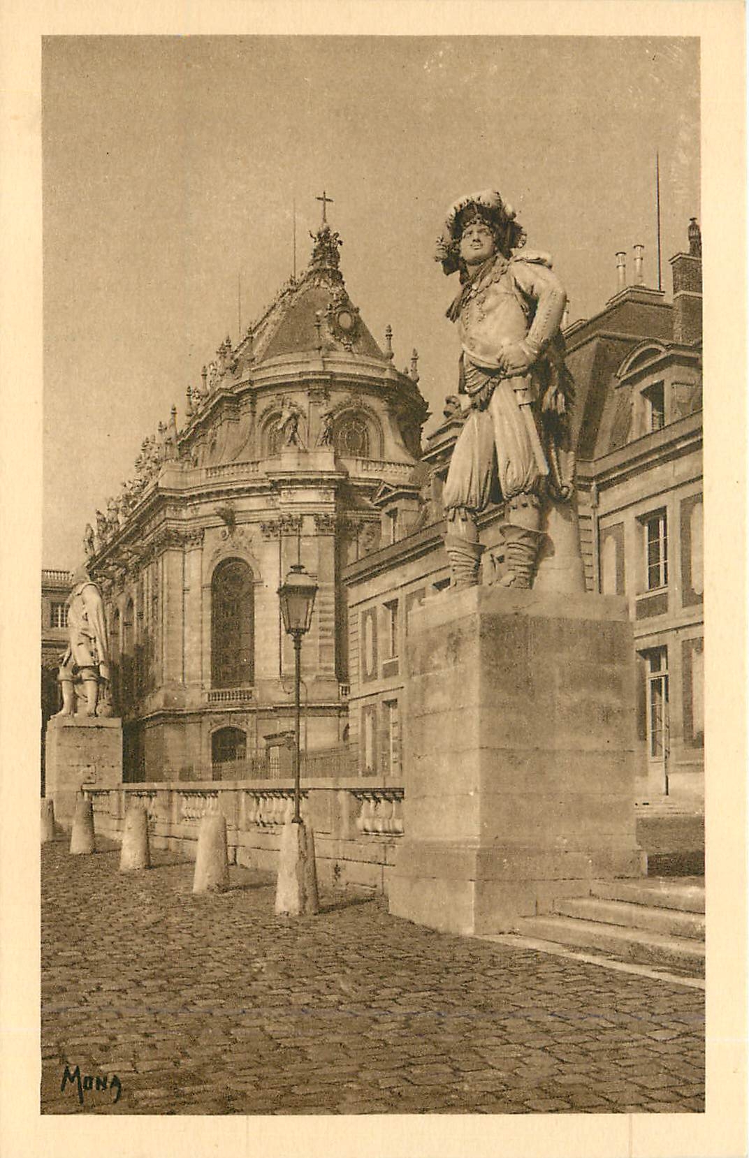 CPA Versailles La Chapelle Construite par Mansart et la Cour des Ministres