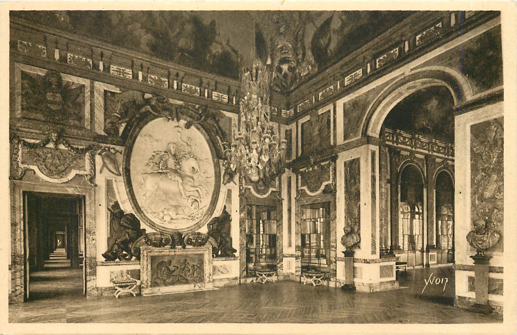 CPA Versailles Le Palais Salon de la Guerre Versailles 