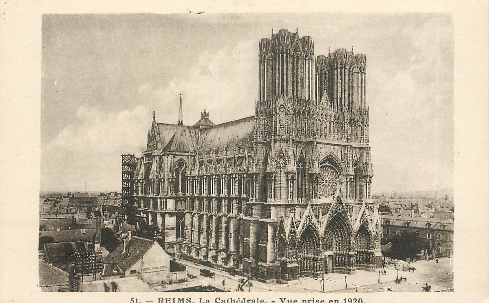 CPA Reims La Cathedrale Vue prise en 1920 