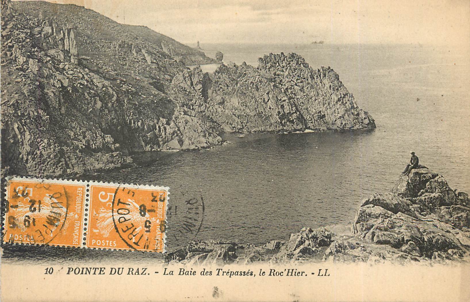 CPA Pointe du Raz La Baie des Trepasses Le Roc Hier 