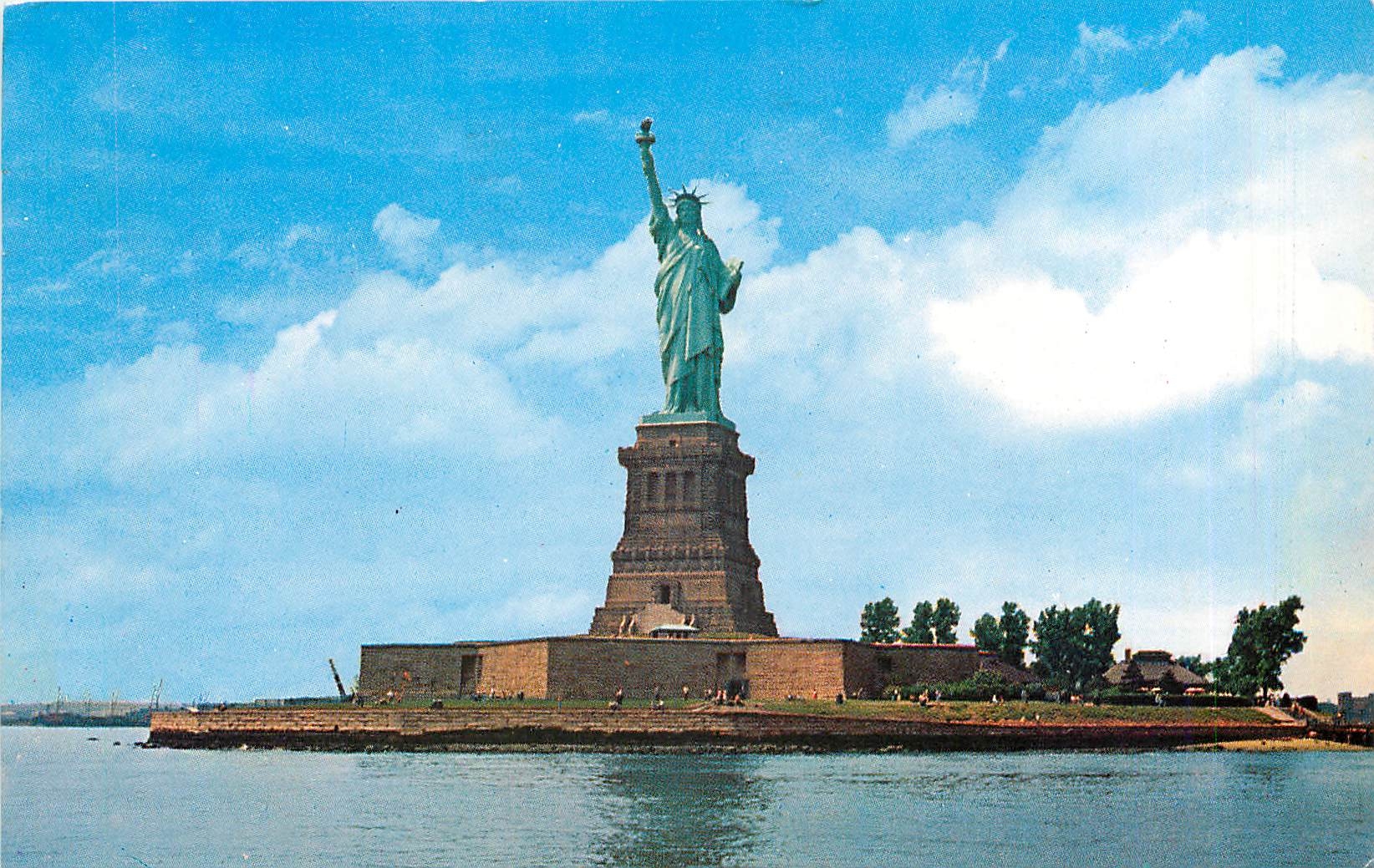 CPM The Statue of Liberty on Bedloes Island in New York Harbor