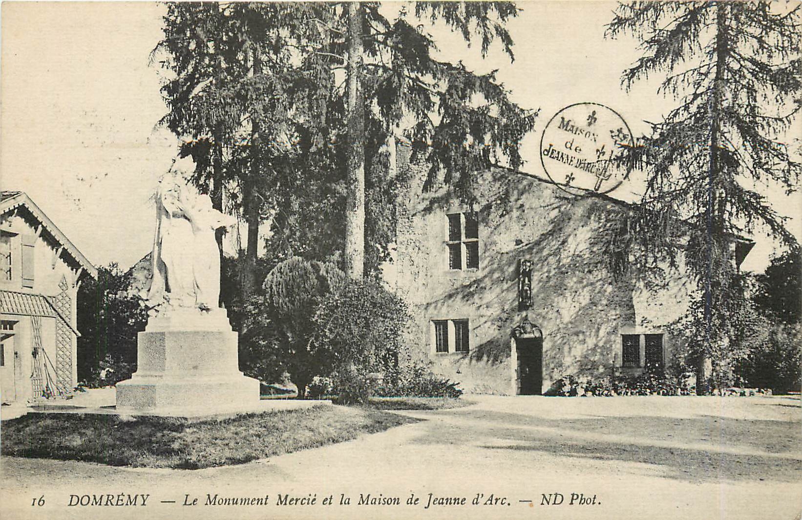 CPA DOMREMY-Le Monument Mercie et la maison de jeanne d'Arc