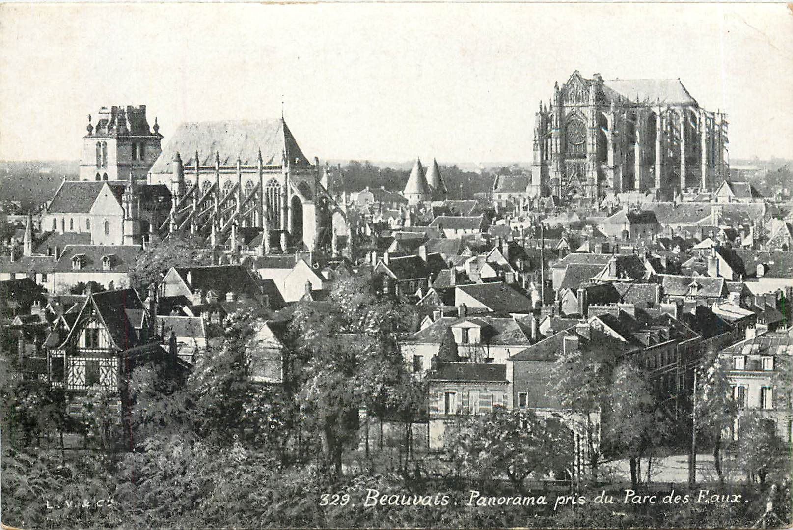 CPA BEAUVAIS-Panorama pris du parc des Eaux