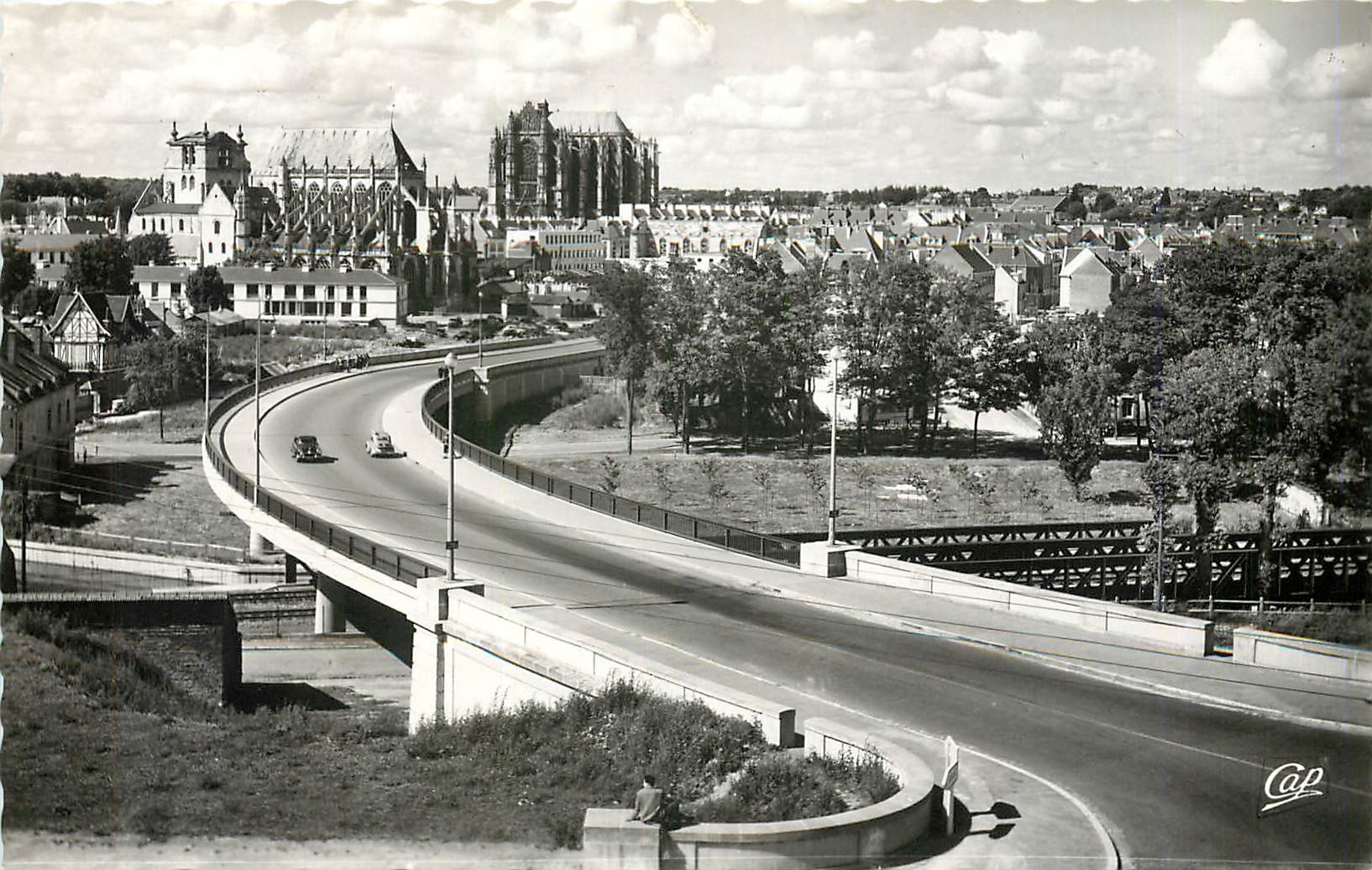 CPM BEAUVAS-Le Pont -Route et la ville