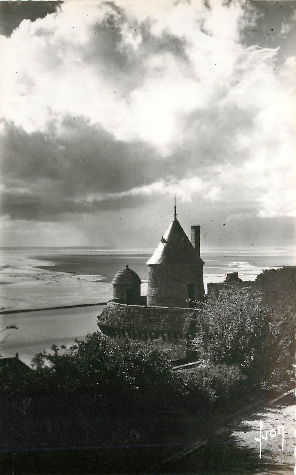 CPA MONT ST MICHEL-Les Remparts-ote Ouest