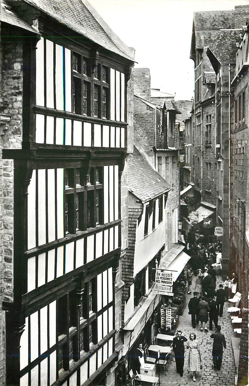 CPM MONT ST MICHEL-La grande Rue