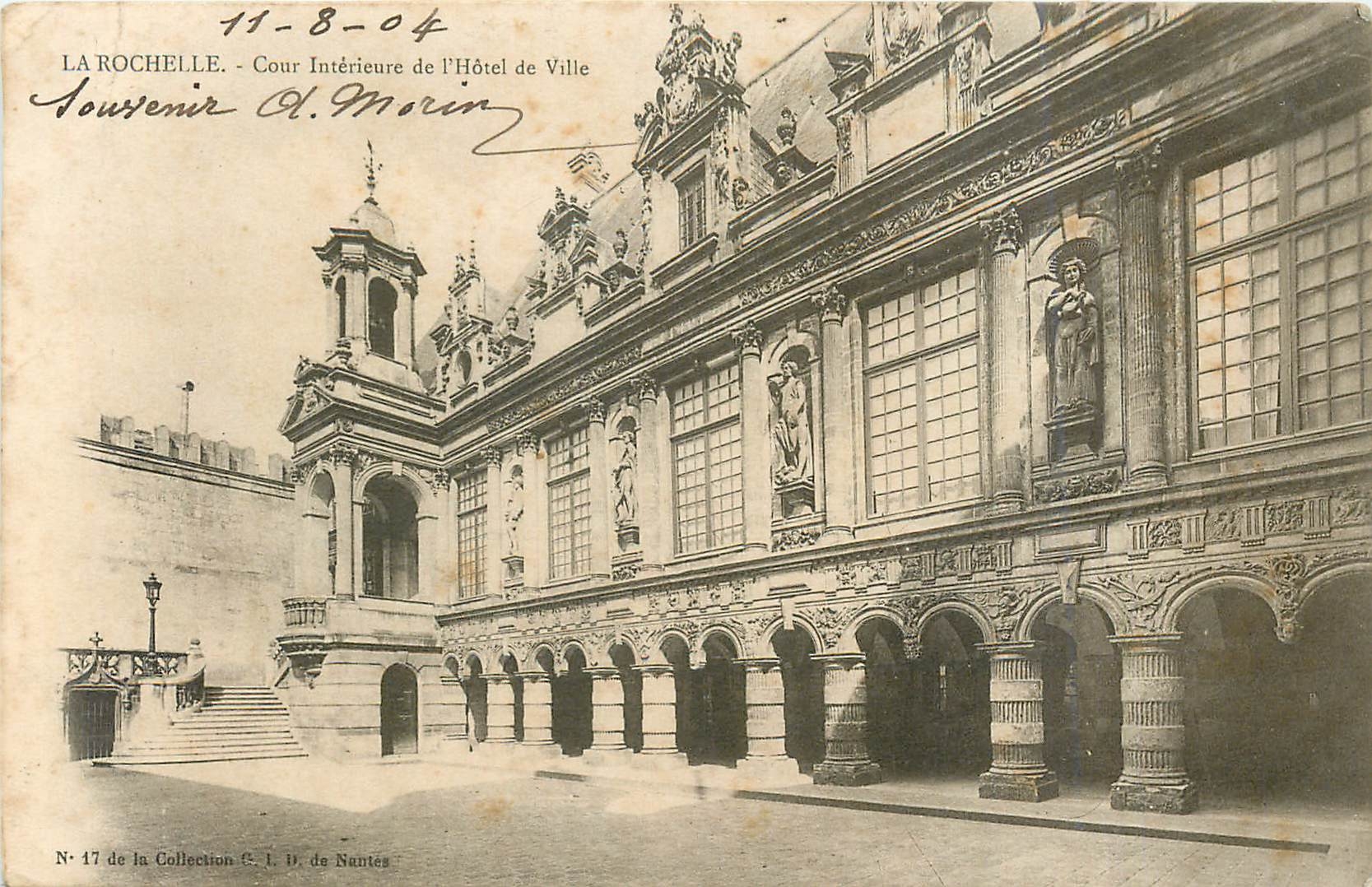 CPA Rochelle cour interieur de l Hotel de ville
