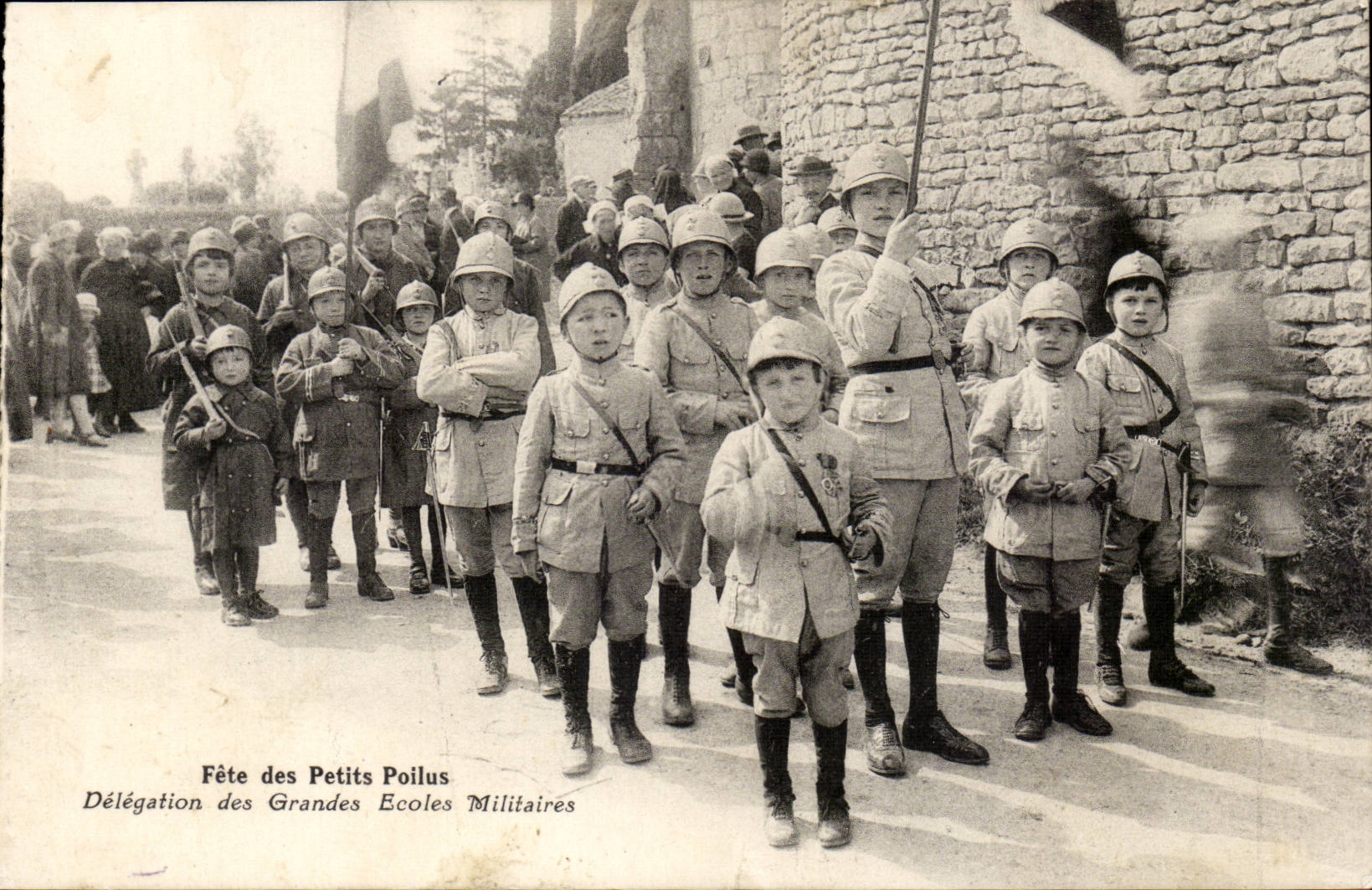 CPA Celebrate small hairy Delegation of the Military Universities Militaria Enfants