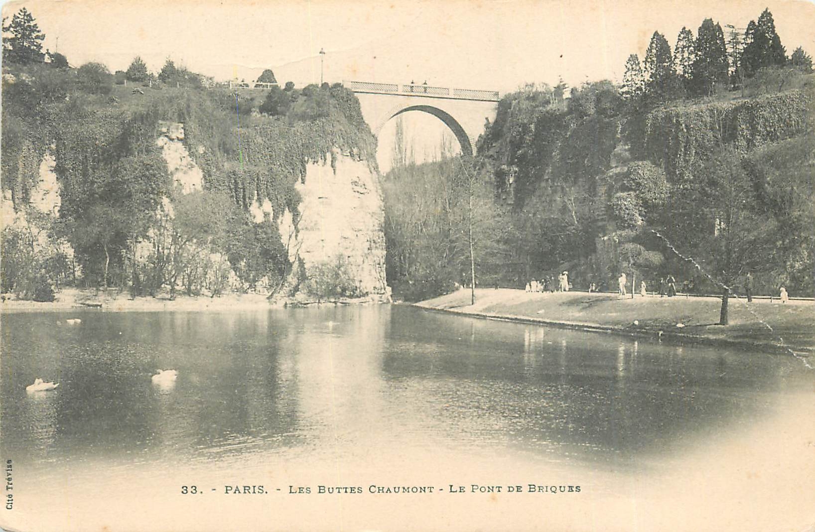 CPA Paris Les Buttes Chaumont Le Pont de Briques 