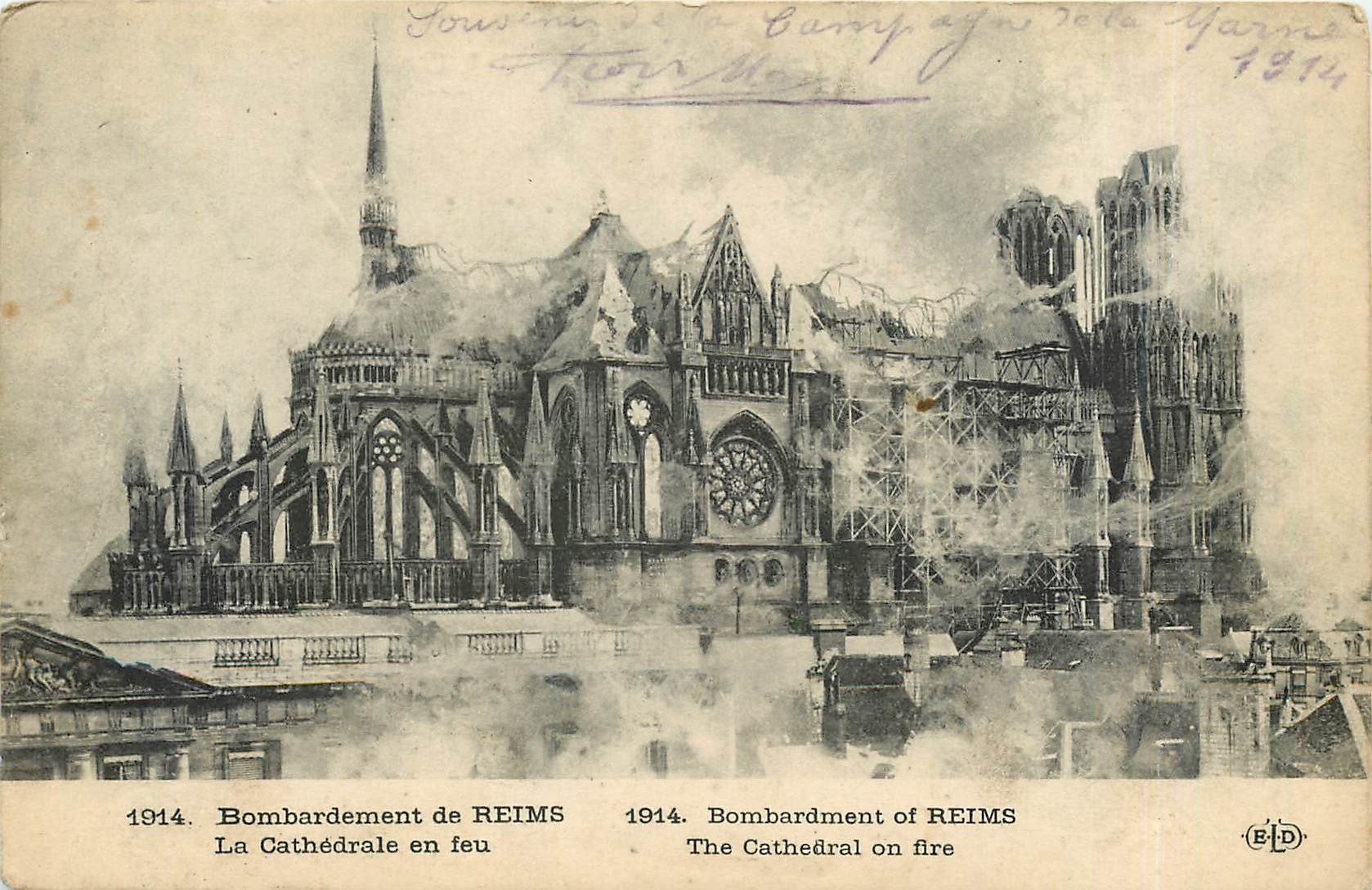 CPA Bombardement de Reims La Cathedrale en feu Militaria