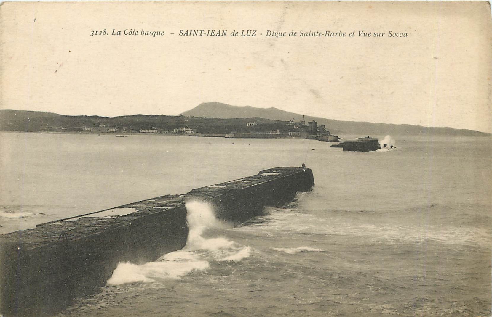 CPA Saint Jean de Luz Digue de Sainte Barbe et Vue sur Socoa