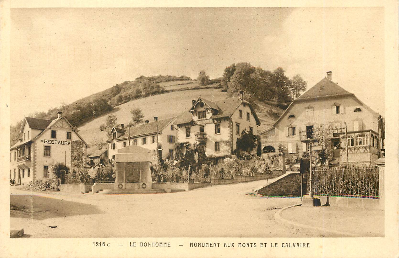 CPA Le Bonhomme Monument aux Morts et le Calvaire