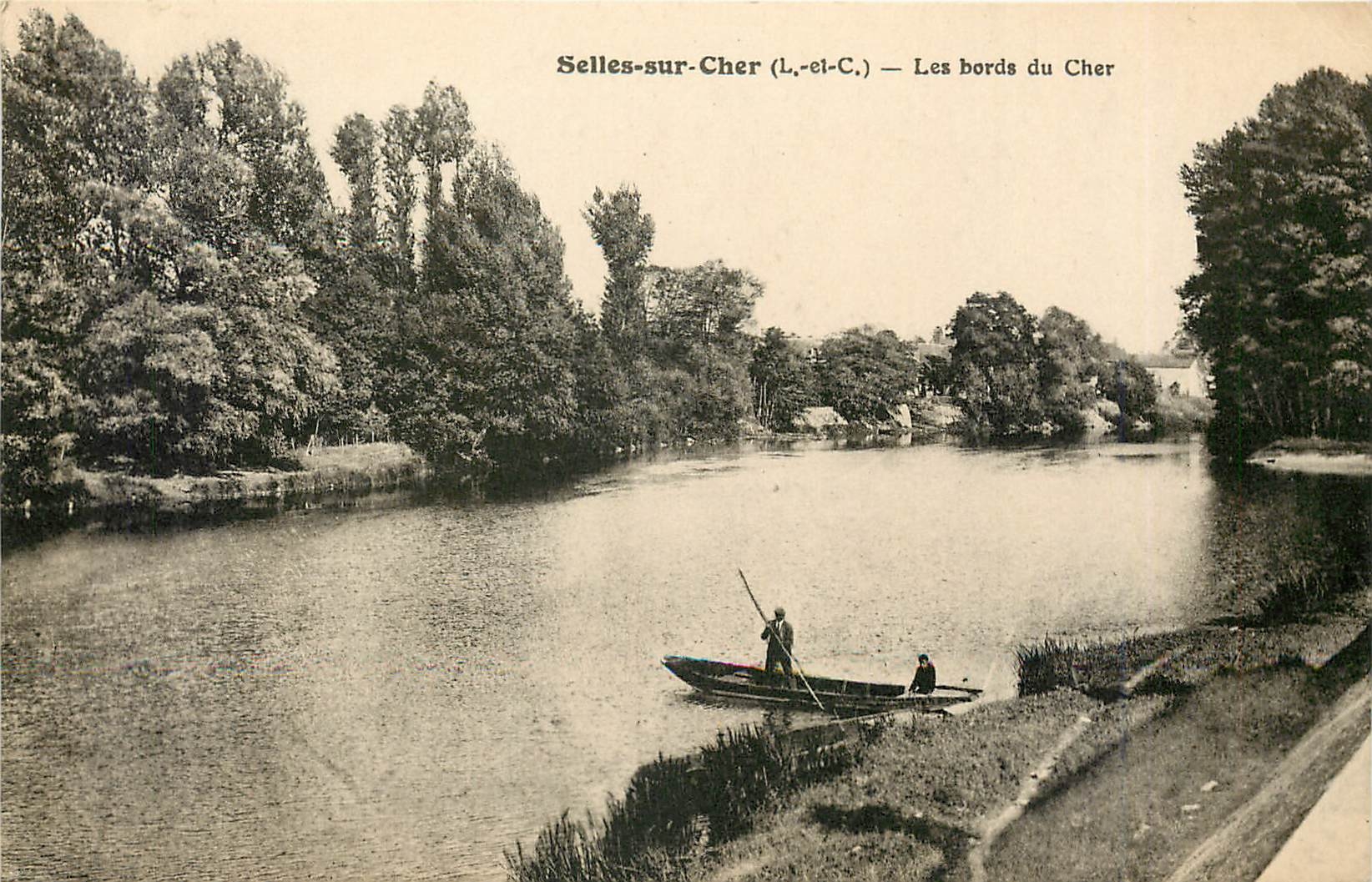 CPA Selles sur Cher L et C Les bords du Cher
