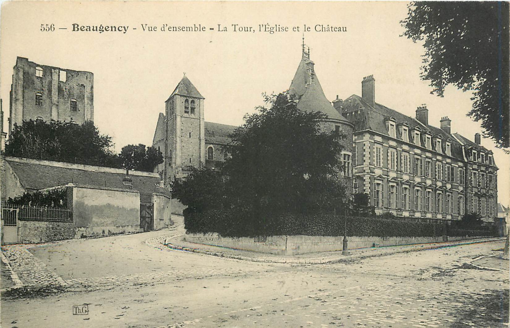CPA Beaugency Vud d'ensemble La Tour l'Eglise et le Chateau