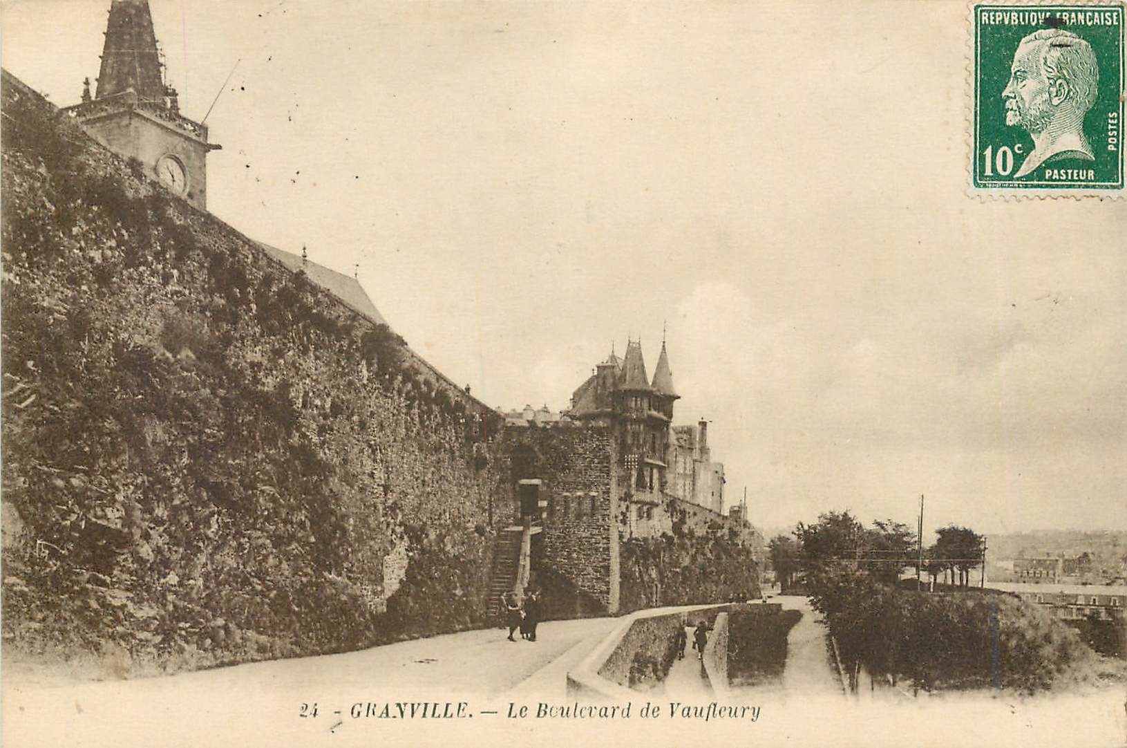 CPA Granville Le Boulevard de Vaufleury