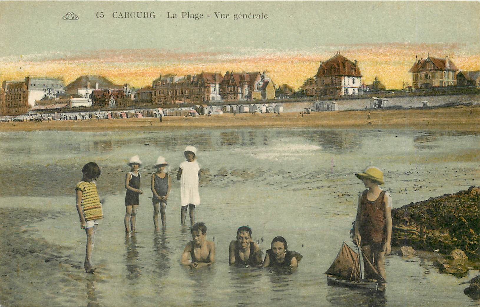 CPA Cabourg La Plage Vue generale 
