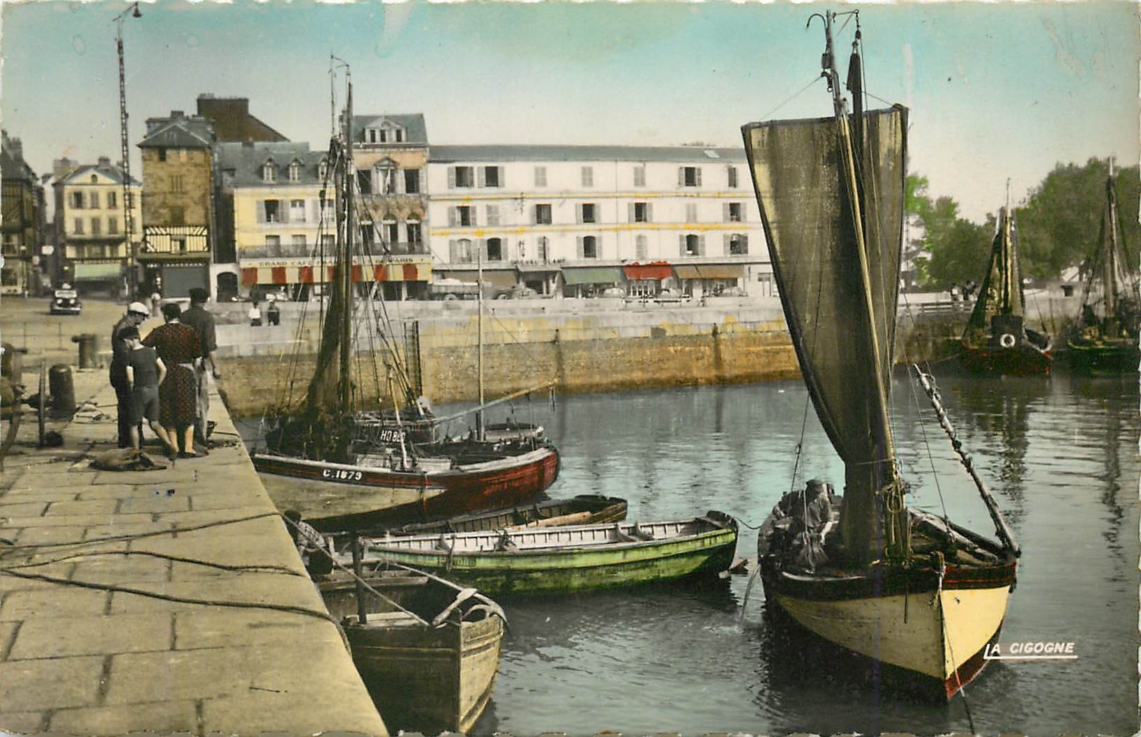 CPM Honfleur Calvados Le Port Bateaux