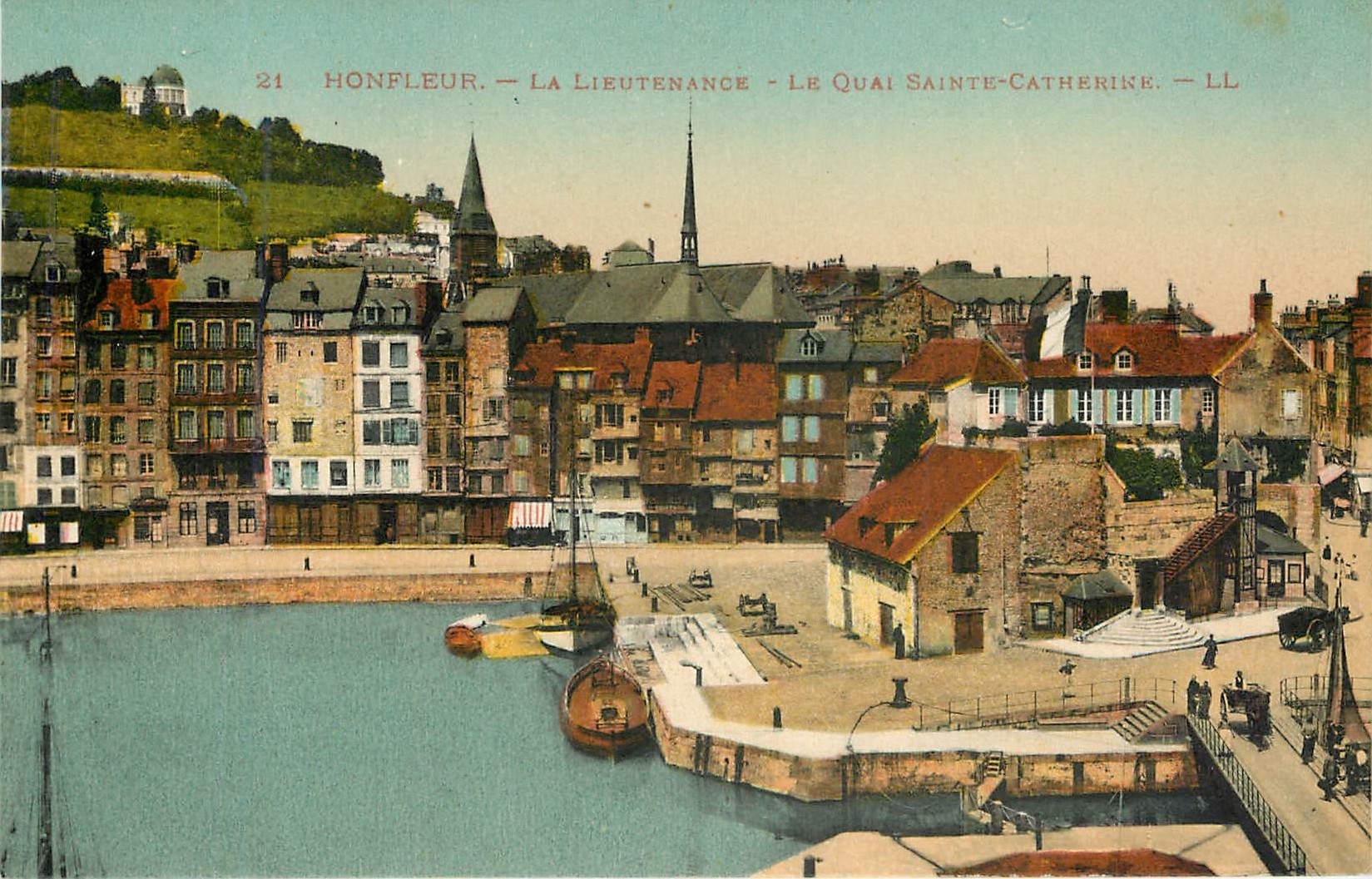 CPA Honfleur La Lieutenance Le Quai Sainte Catherine 