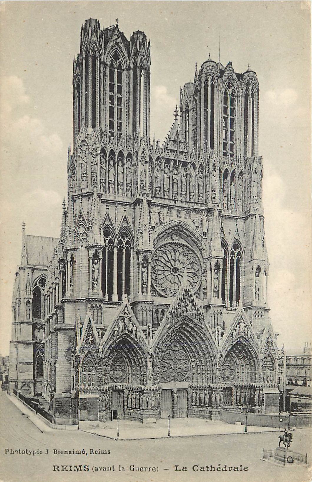 CPA Reims avant la Guerre La Cathedrale 
