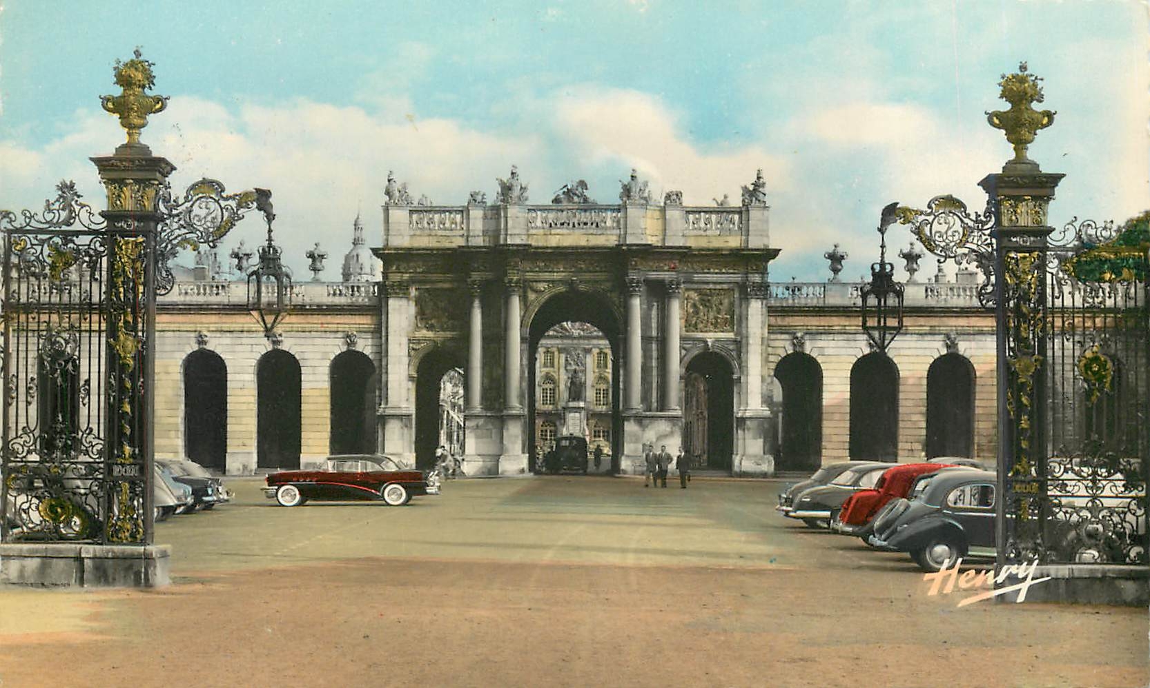 CPM Nancy L'Arc de Triomphe vu de la Place Carriere Automobile