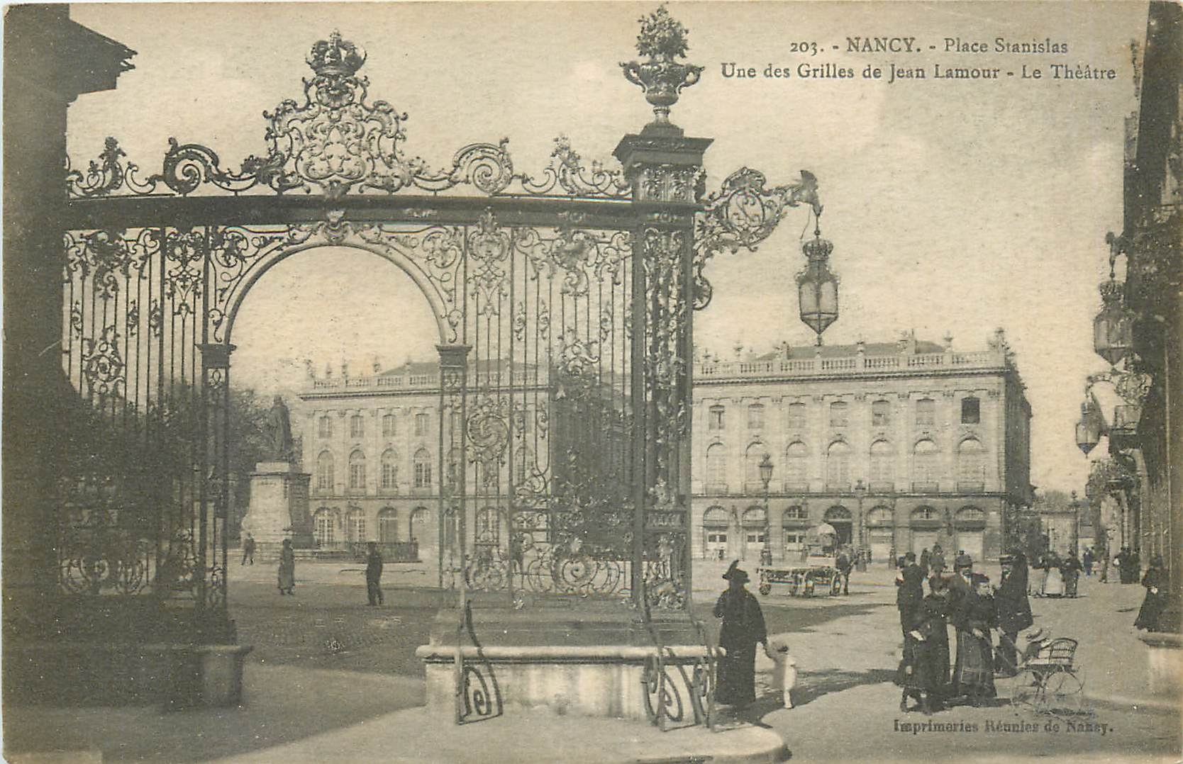CPA Nancy Place Stanislas Une des Grilles de Jean Lamour Le Theatre