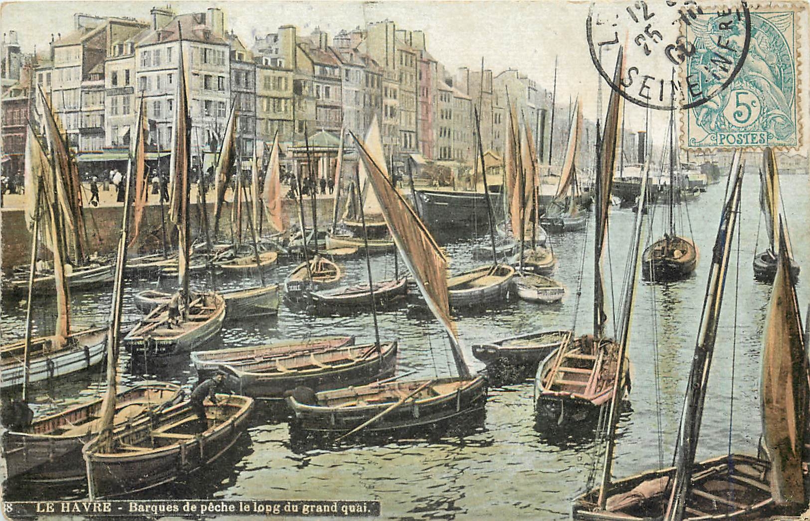 CPA Le Havre Barques de peche le long du grand quai Bateaux