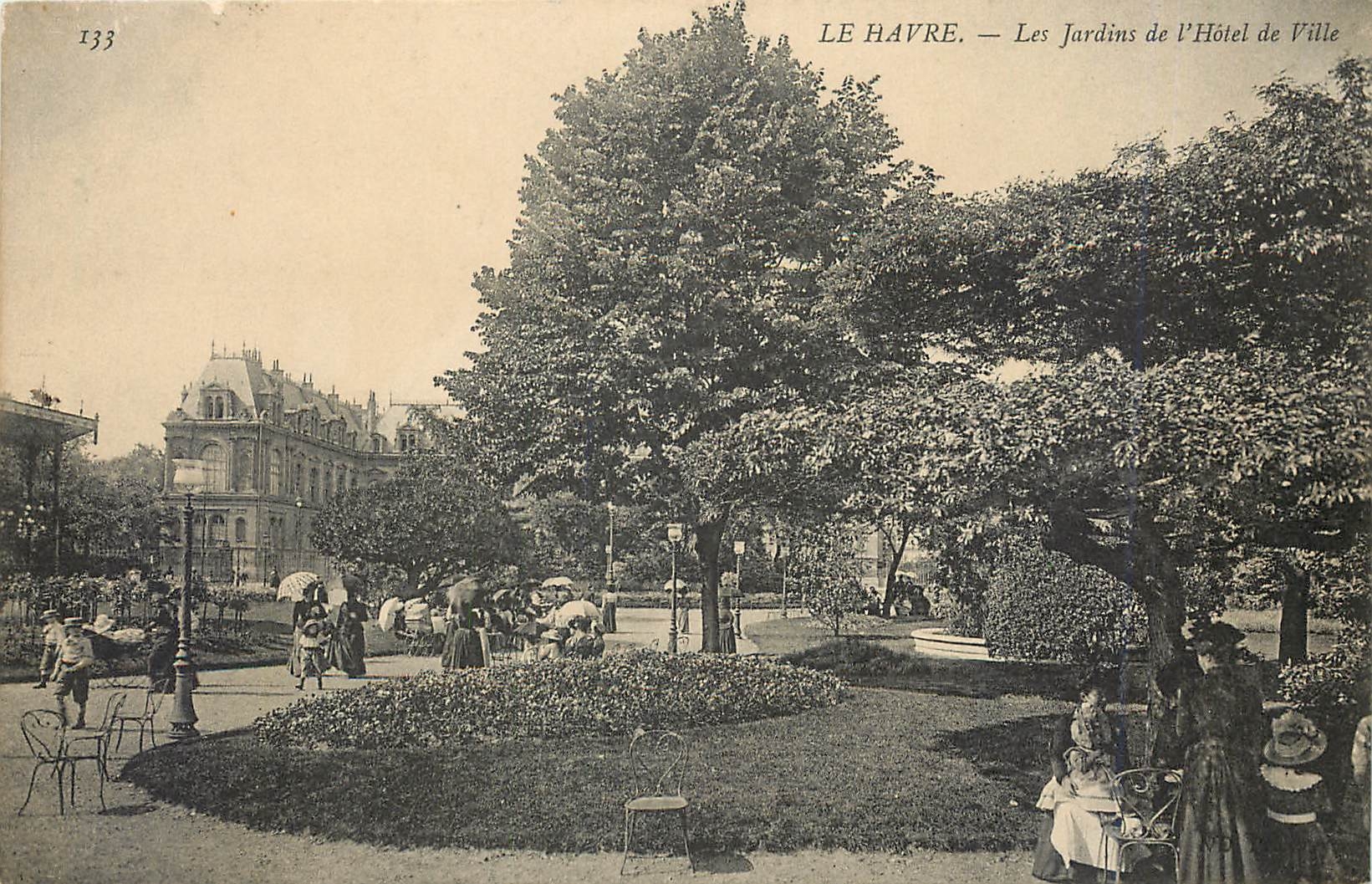 CPA Le Havre Les Jardins de l'Hotel de Ville