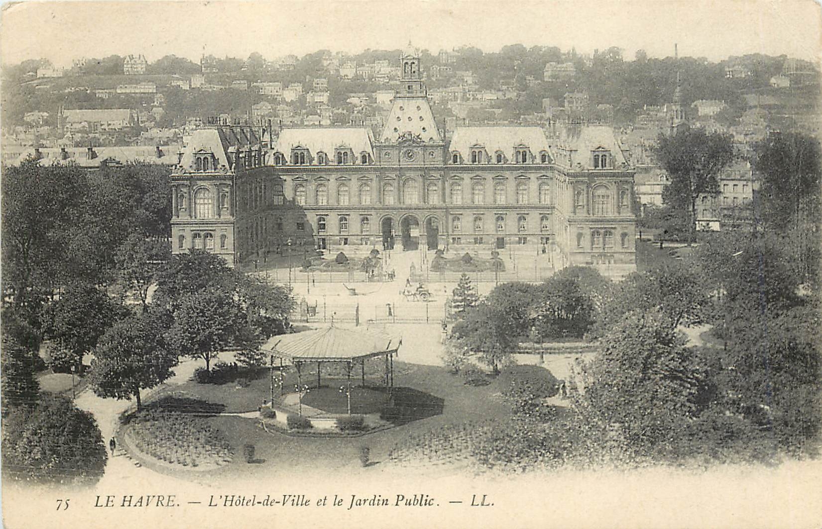 CPA Le Havre L'Hotel de Ville et le Jardin Public 