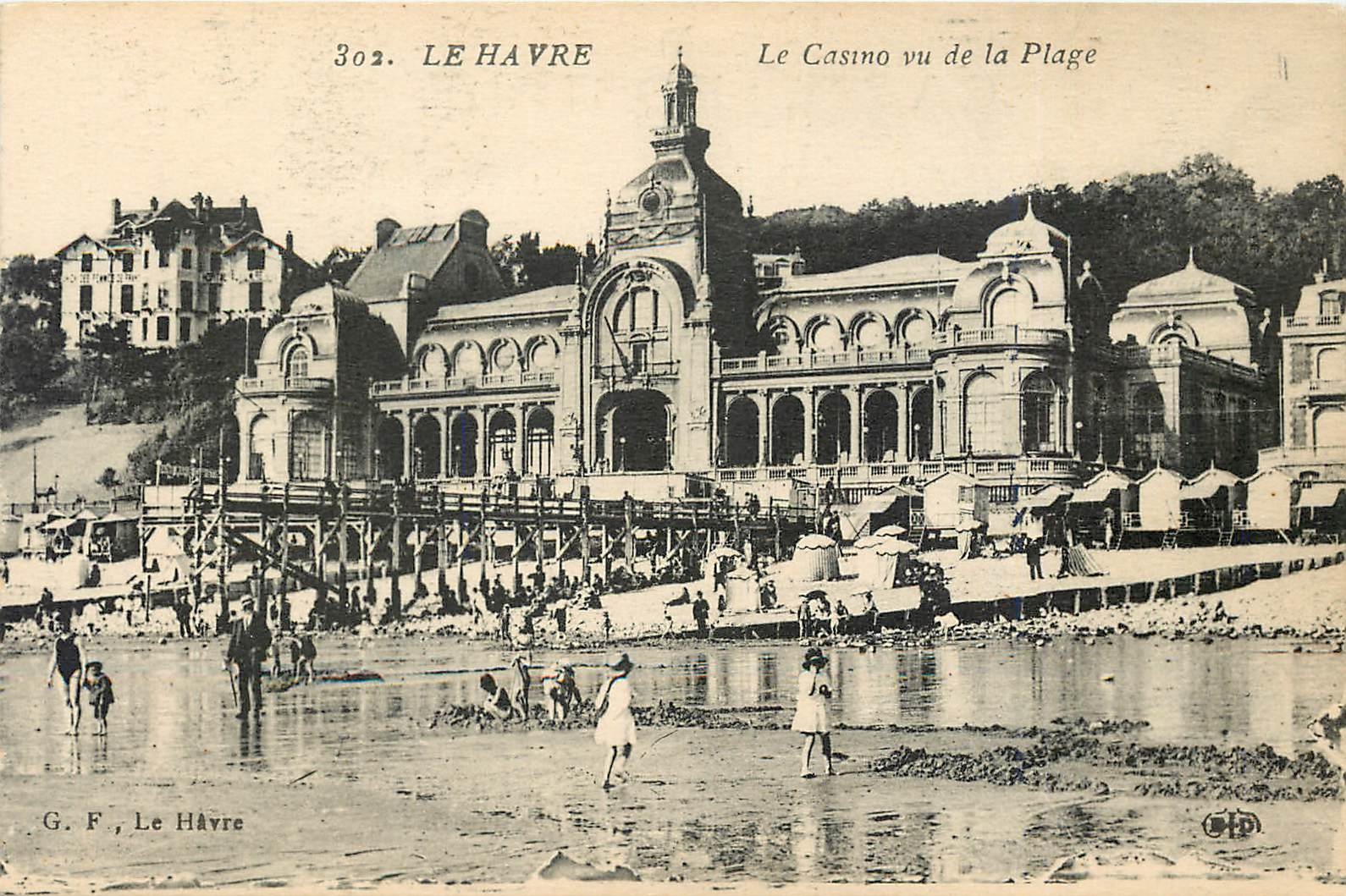 CPA Le Havre Le Casino vu de la Plage 