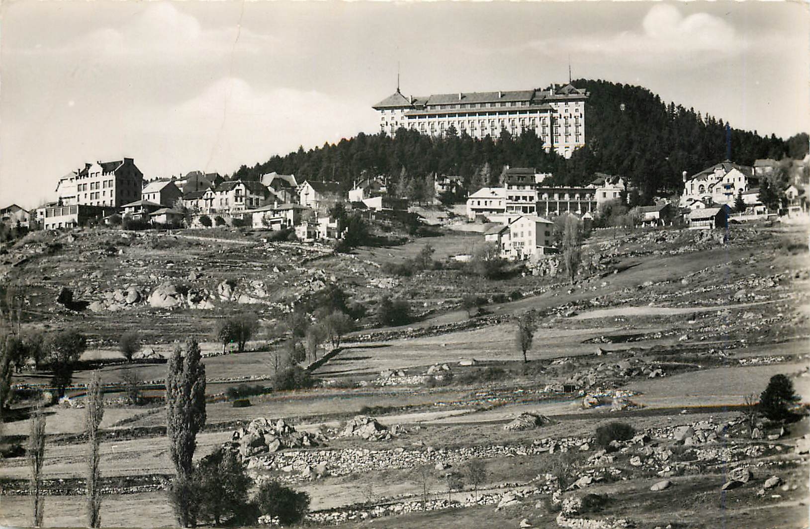 CPM Font Romeu pyr Or alt 1800m partie Est Grand Hotel et ele pyrenees Hotel