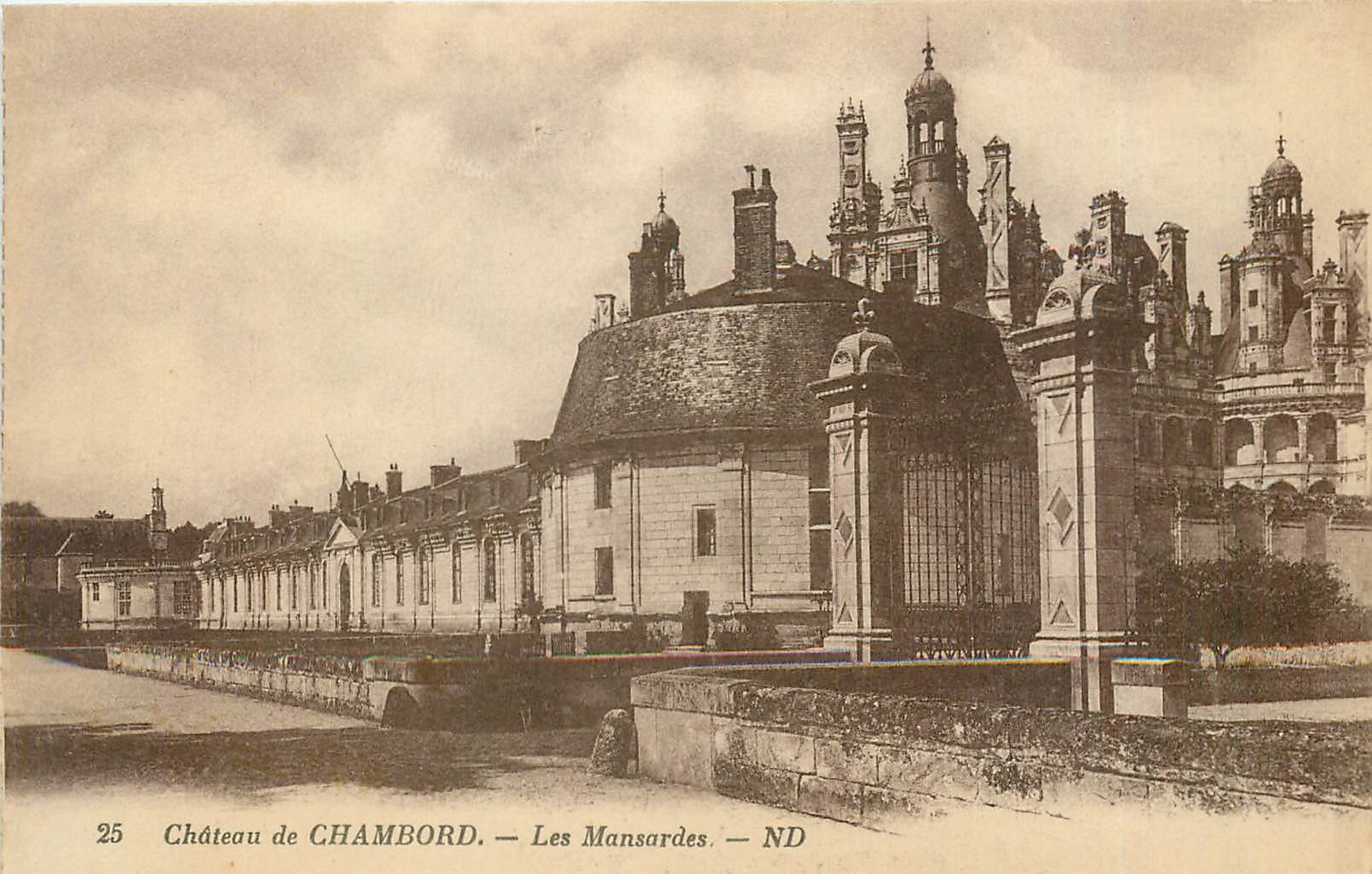 CPA Chateau de Chambord Les mansardes ND