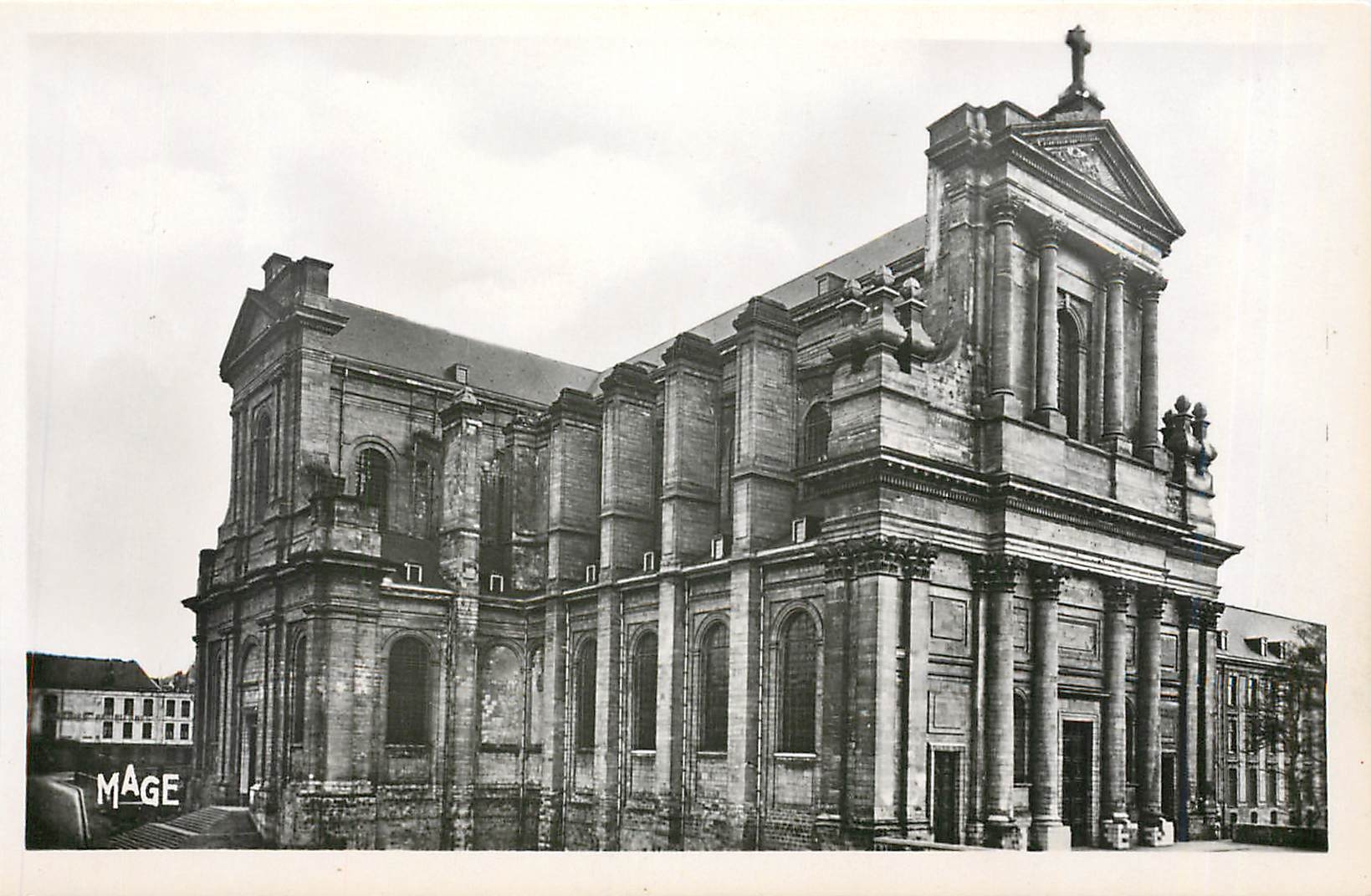 CPA arras P de C La Cathedrale