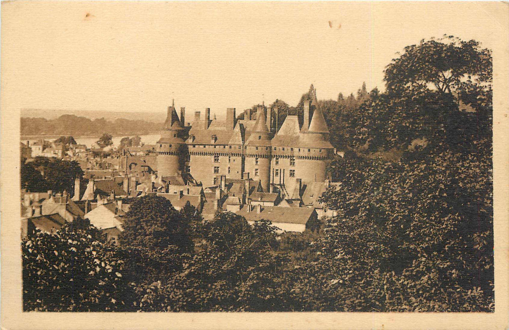 CPA Langeais I et L Le chateau mon hist Xve s construit par ordre de Luois XI On y celebre en 1491 l