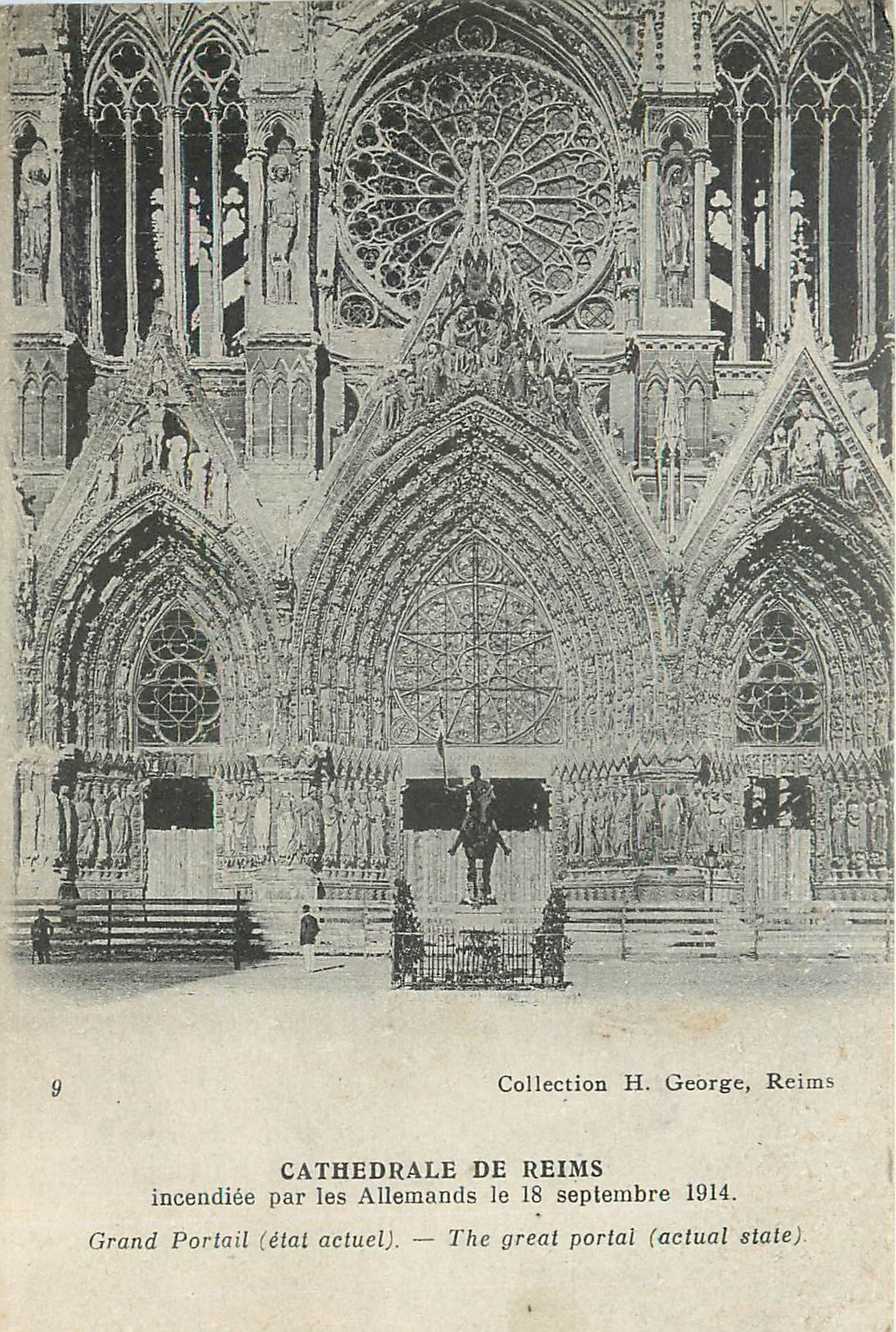 CPA Cathedrale de reims incendie pr les Allemand le 18 septembre 1914