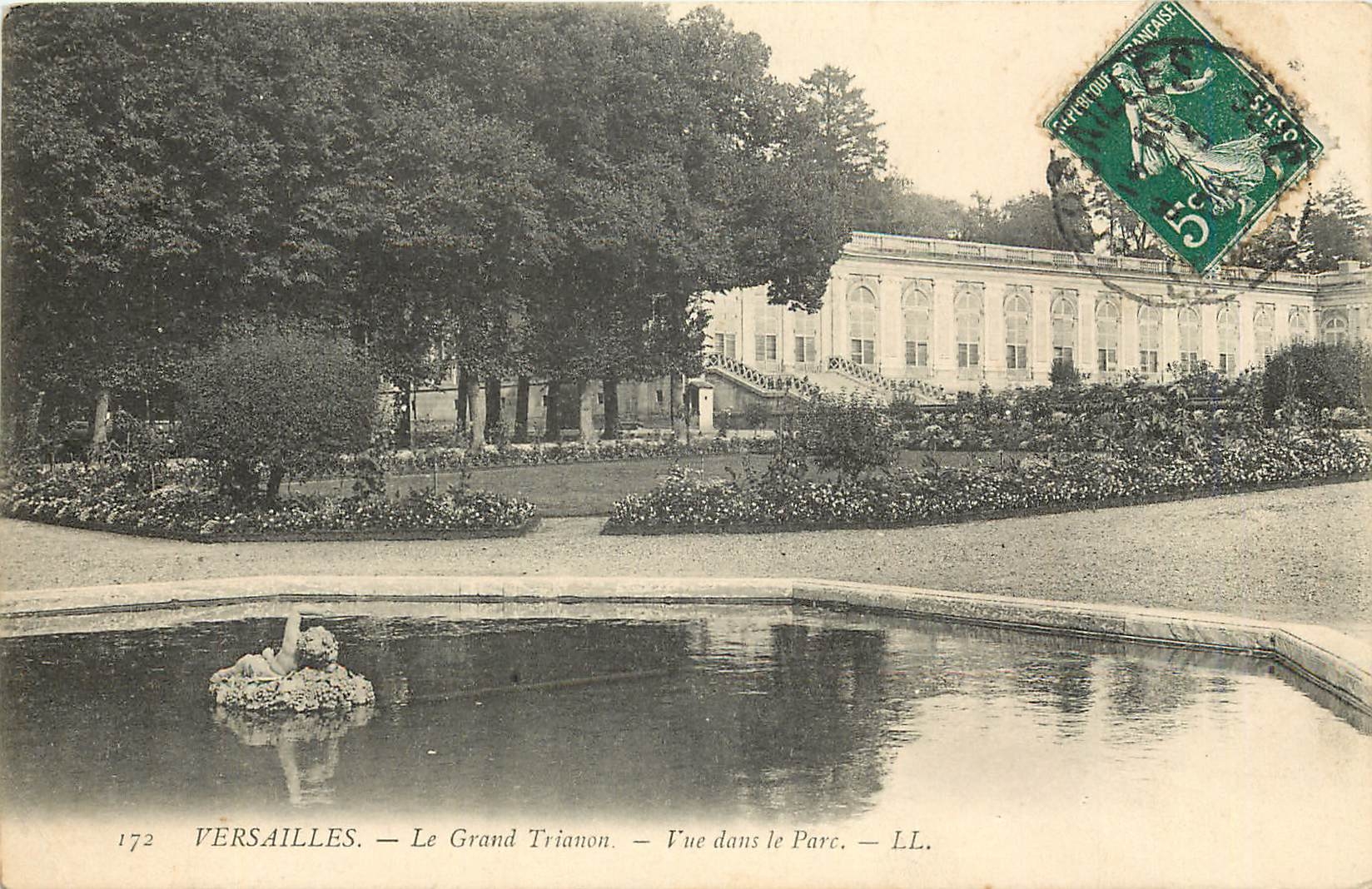 CPA Versailles le grand Trianon vue dans le parc