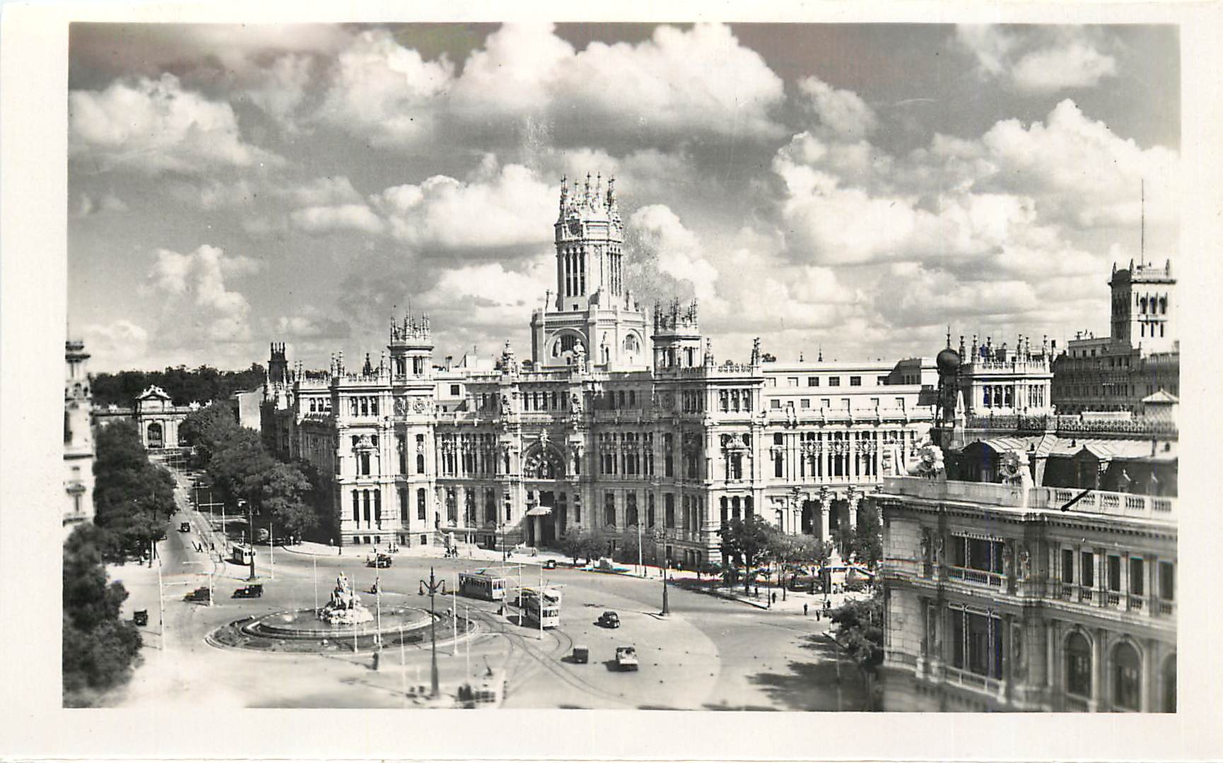 CPA Madrid Place de a Cybele et palais de la Poste et telepgraphes