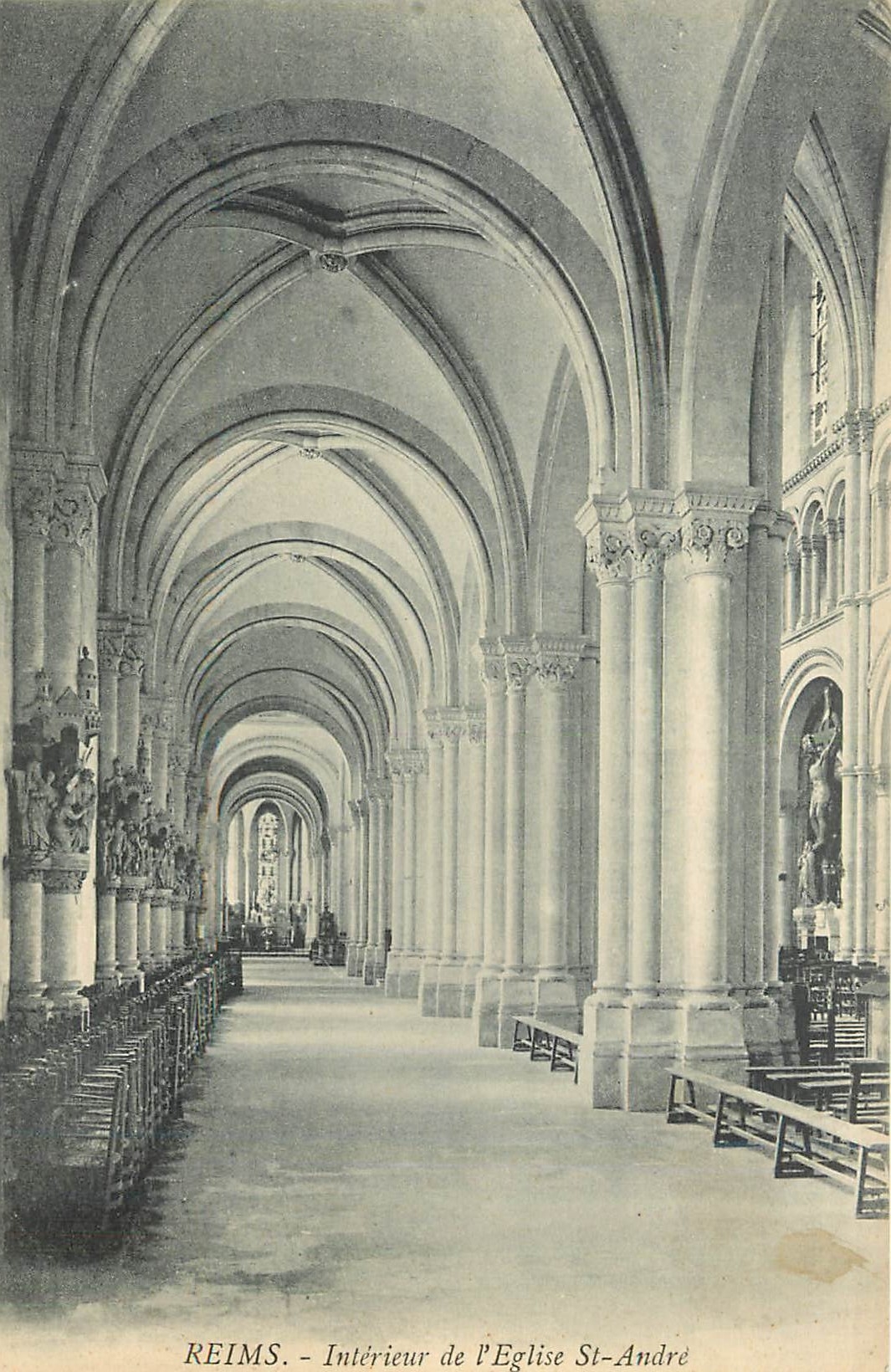 CPA Reims Interieur de l'Eglise ST Andre