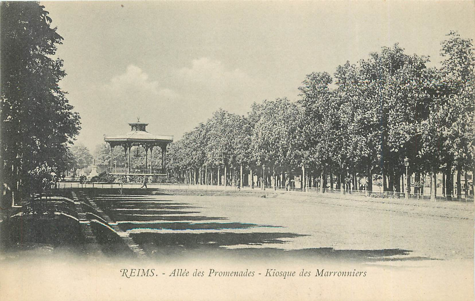 CPA Reims Allee des Promenade Kiosque des Marronniers