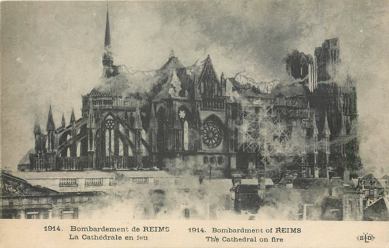CPA Bombardement de Reims La Cathedrale en feu