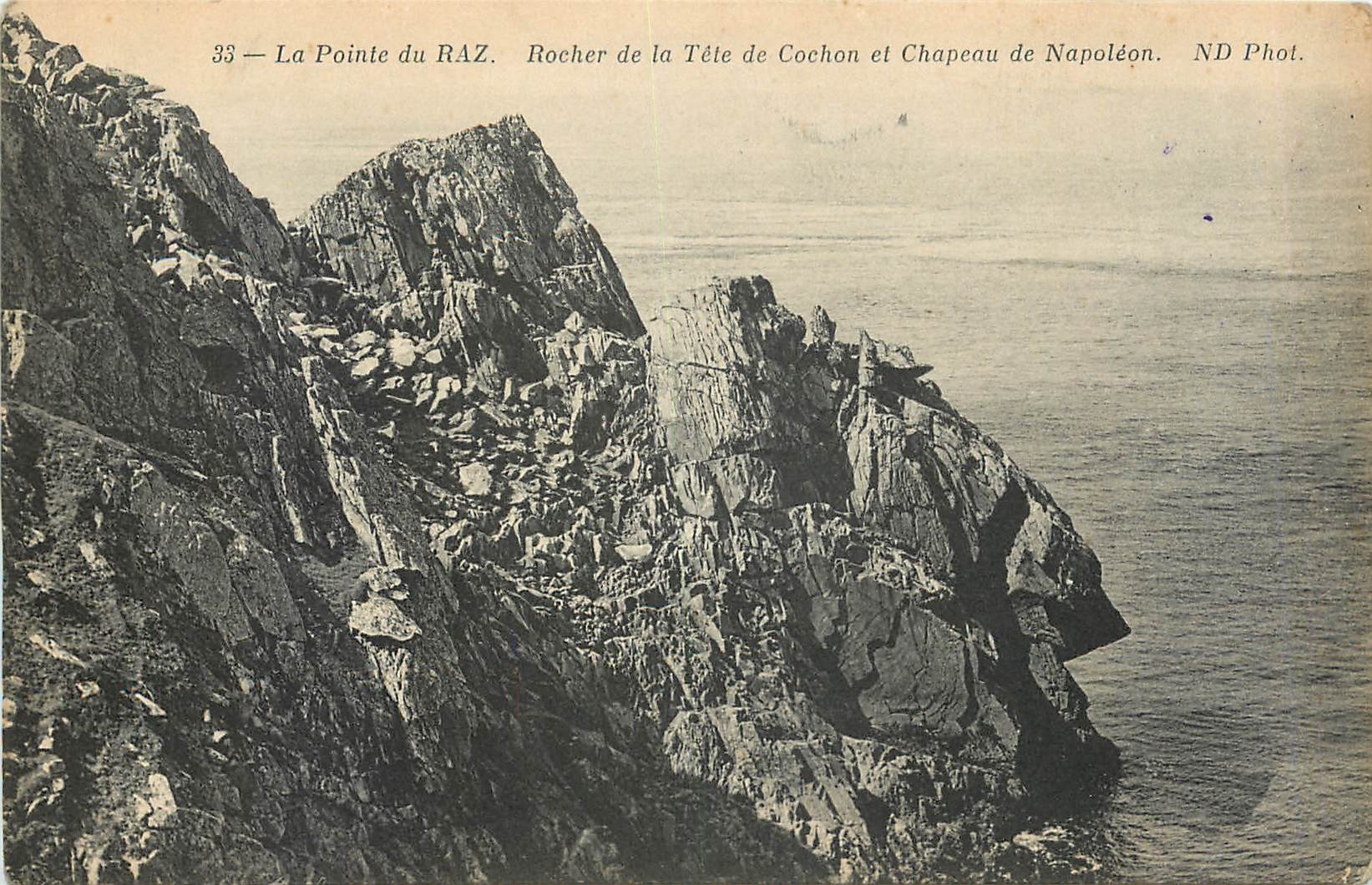 CPA La Pointe du Raz Rocher de la tete de cochone et Chapeau de napoleon 