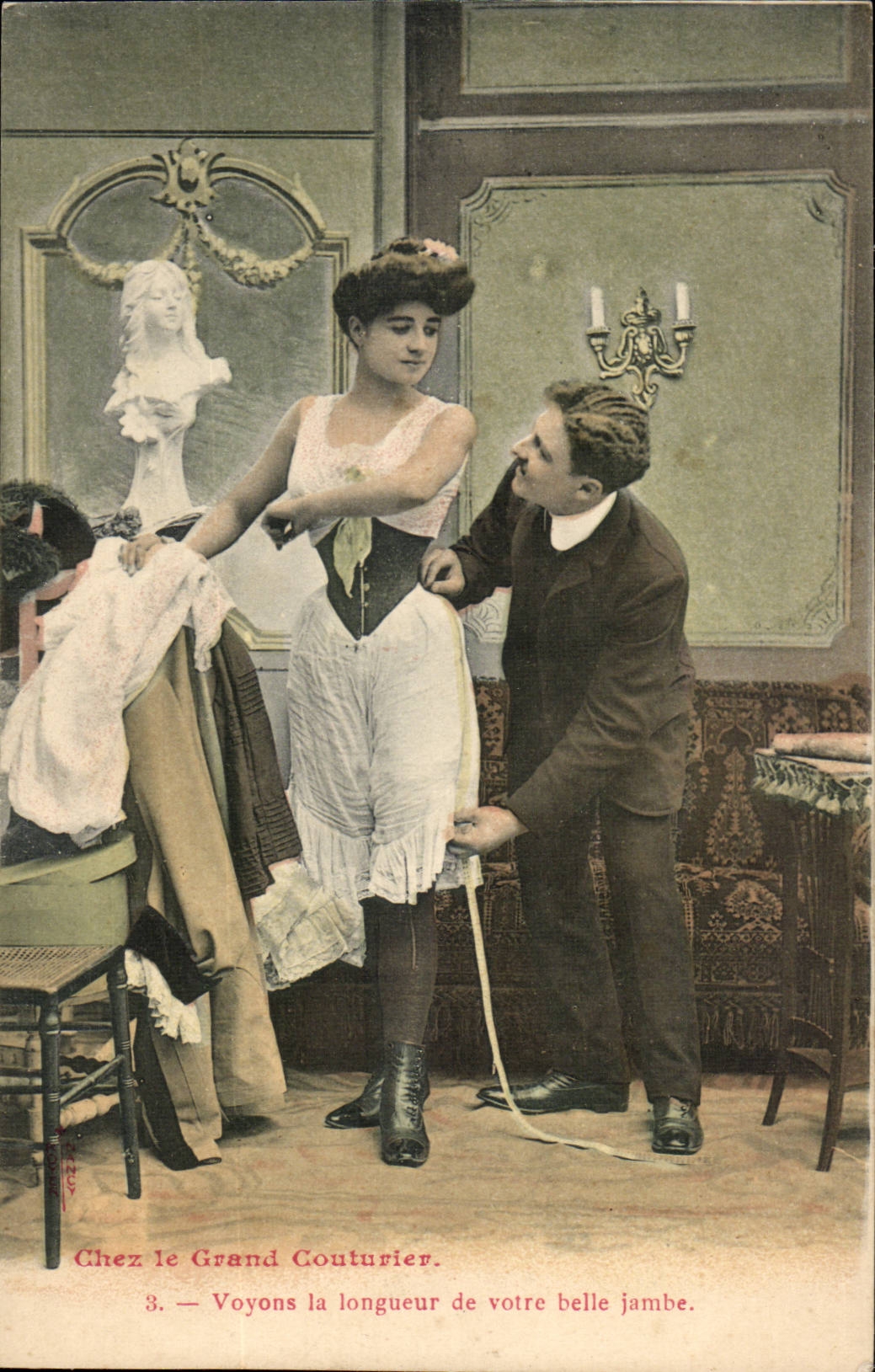 Fantaisie CPA LChez le grand couturier Voyons la longueur de votre belle jambe