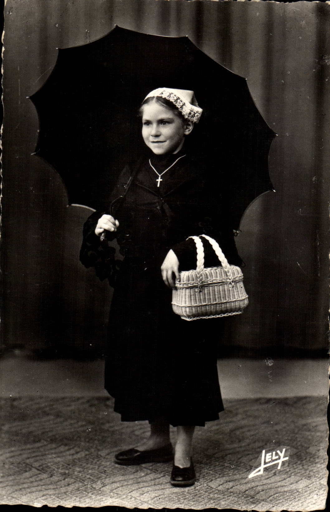 To the country of Mounts CPA Jeune Maraichine Hello I bring Coiffe butter