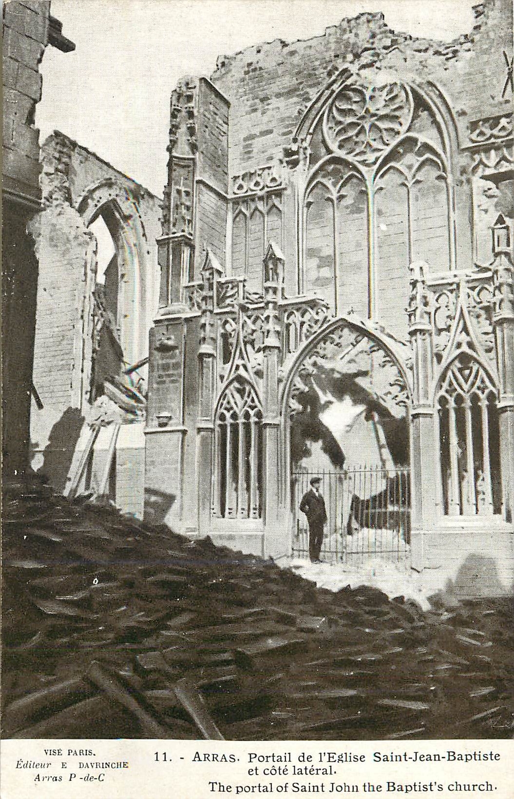 CPA Arras Portail de l'Eglise Saint Jean Baptiste et cote lateral 