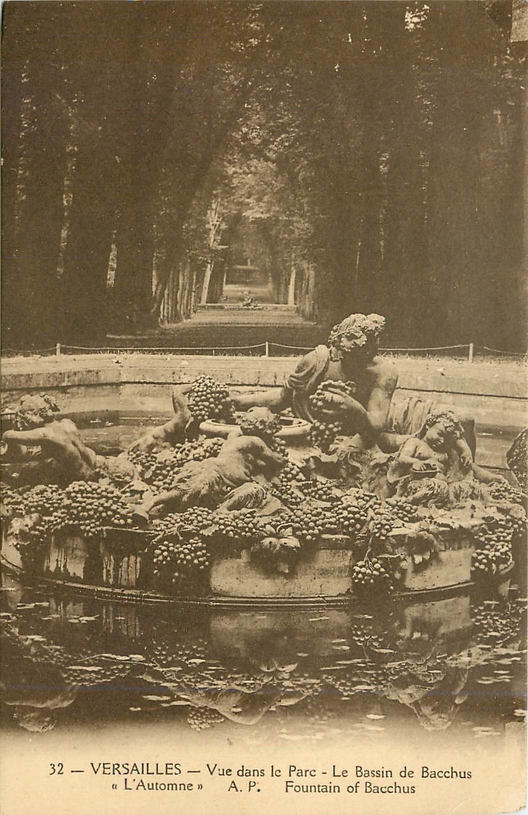 CPA Versailles Vue dans le Parc Le Bassin de Bacchus L'Automne